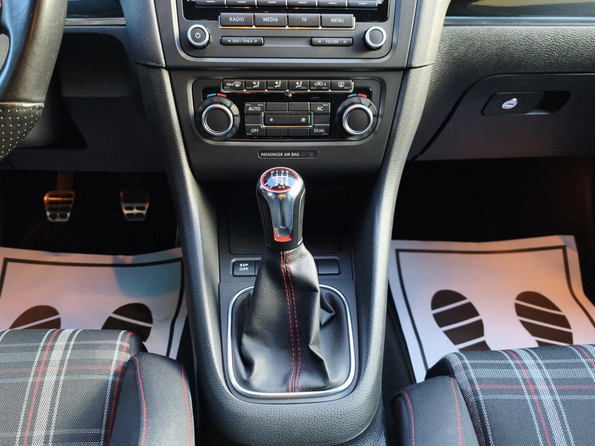 VW Golf 2.0 TSI GTI-image-8