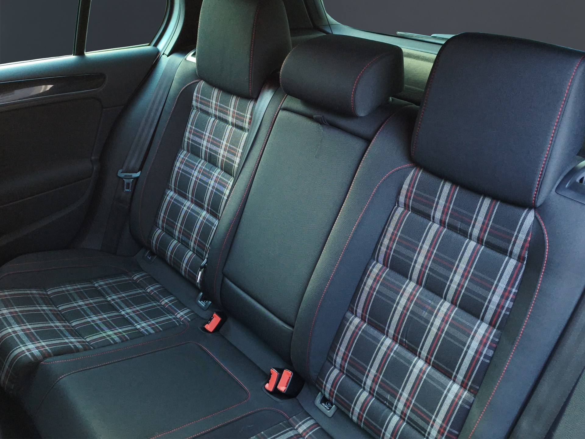 VW Golf 2.0 TSI GTI-image-9