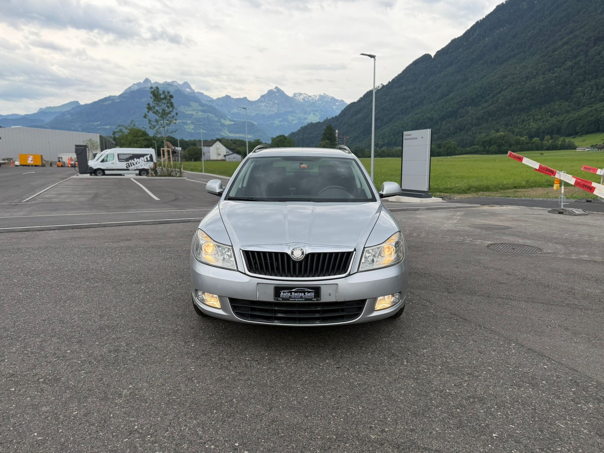 SKODA Octavia Combi 1.8 TSI Laurin & Klement 4x4-image-2