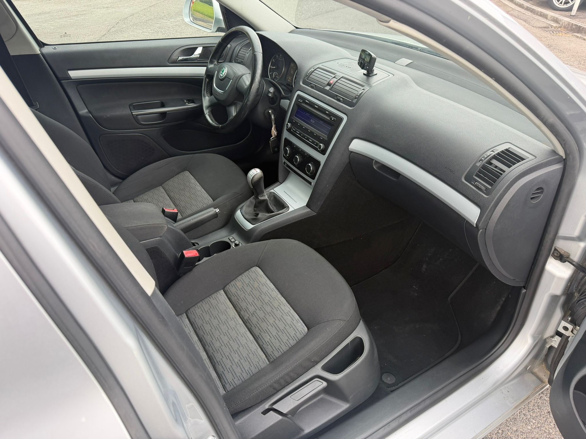 SKODA Octavia Combi 1.8 TSI Laurin & Klement 4x4-image-6