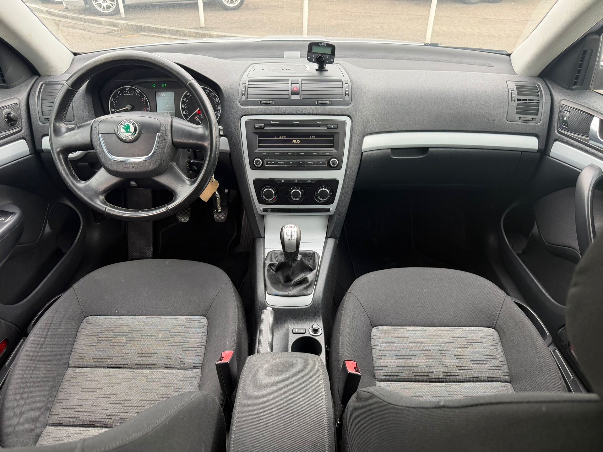 SKODA Octavia Combi 1.8 TSI Laurin & Klement 4x4-image-7