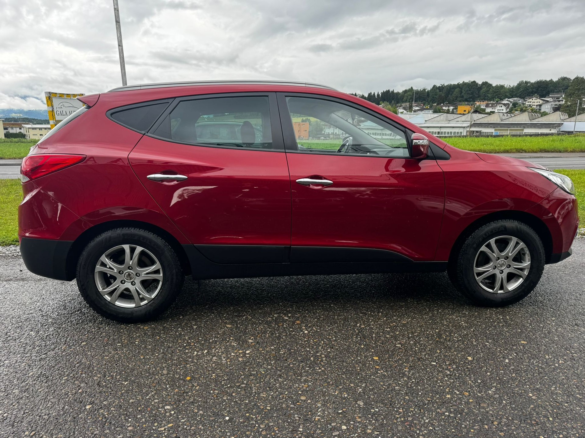 HYUNDAI iX 35 2.0 Style 4WD Automatic-image-3