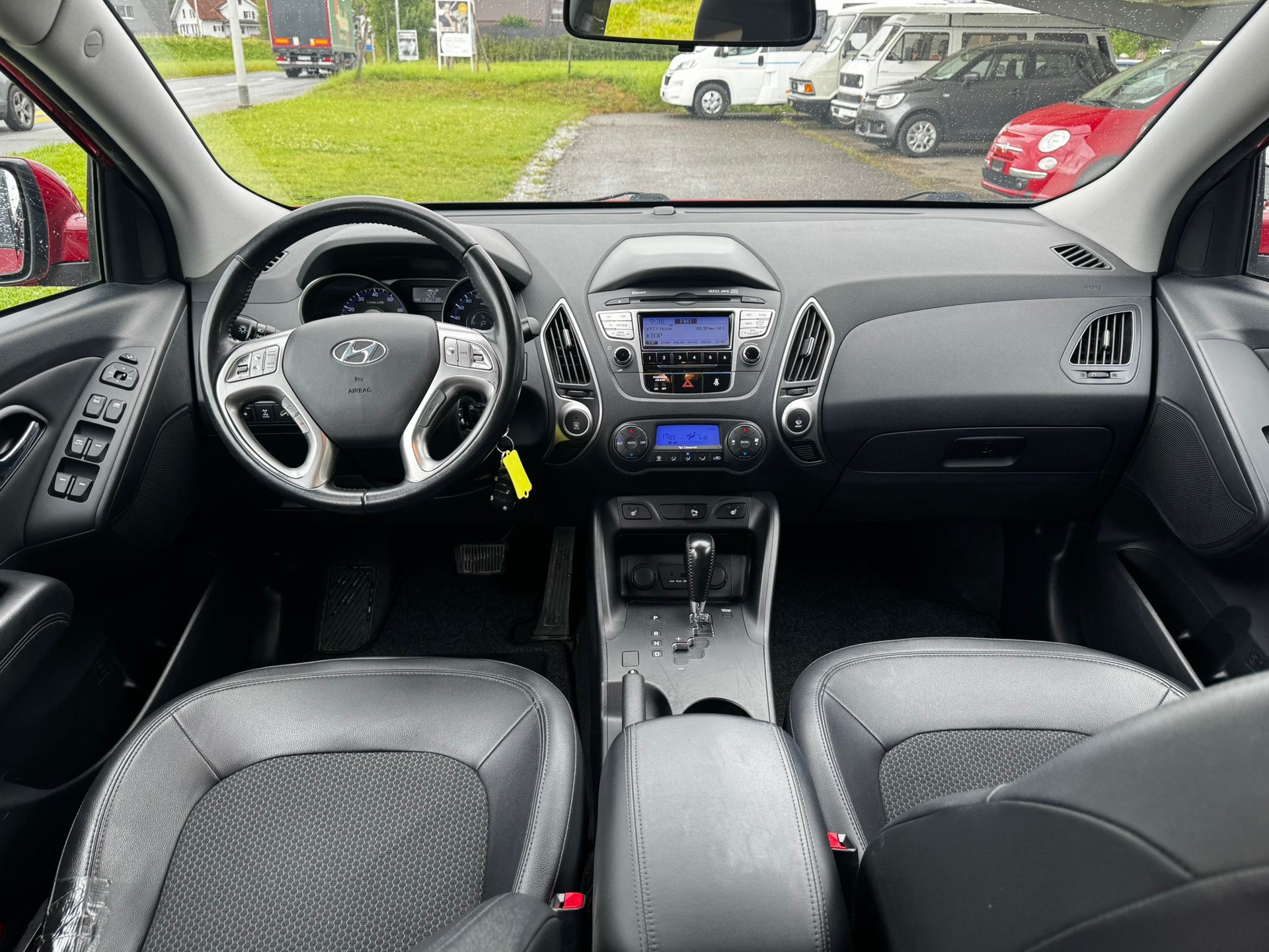 HYUNDAI iX 35 2.0 Style 4WD Automatic-image-9