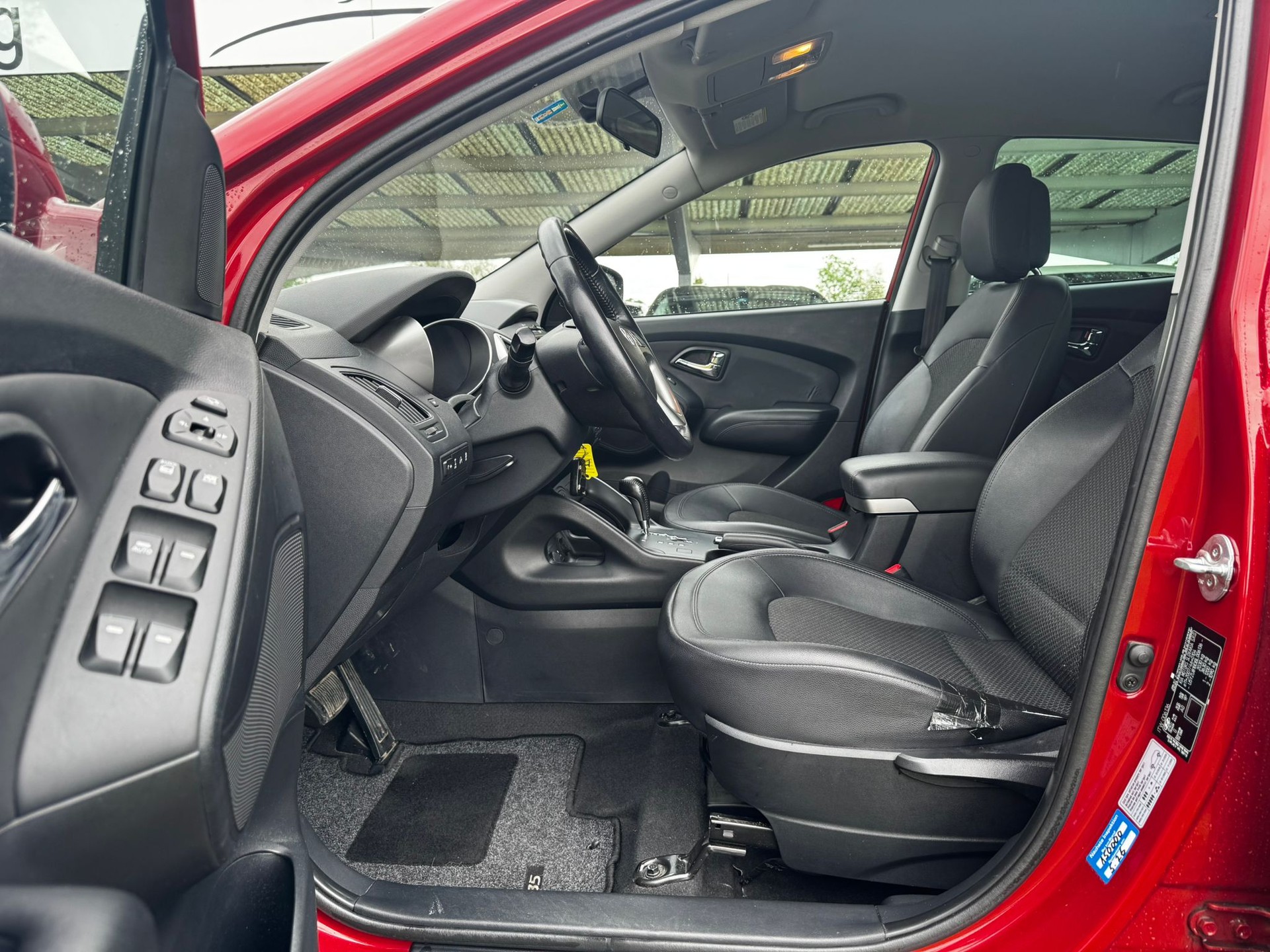 HYUNDAI iX 35 2.0 Style 4WD Automatic-image-8