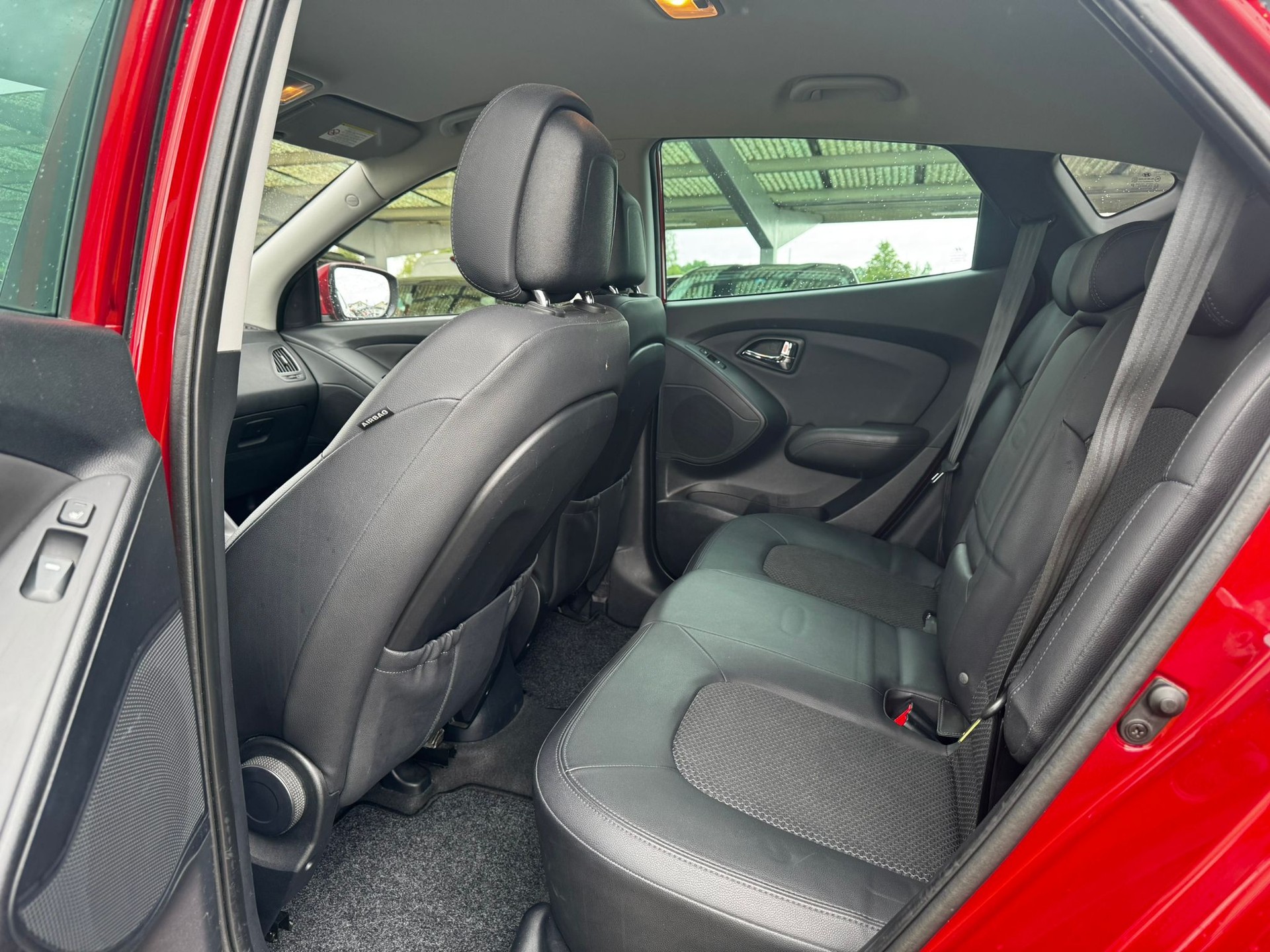 HYUNDAI iX 35 2.0 Style 4WD Automatic-image-10