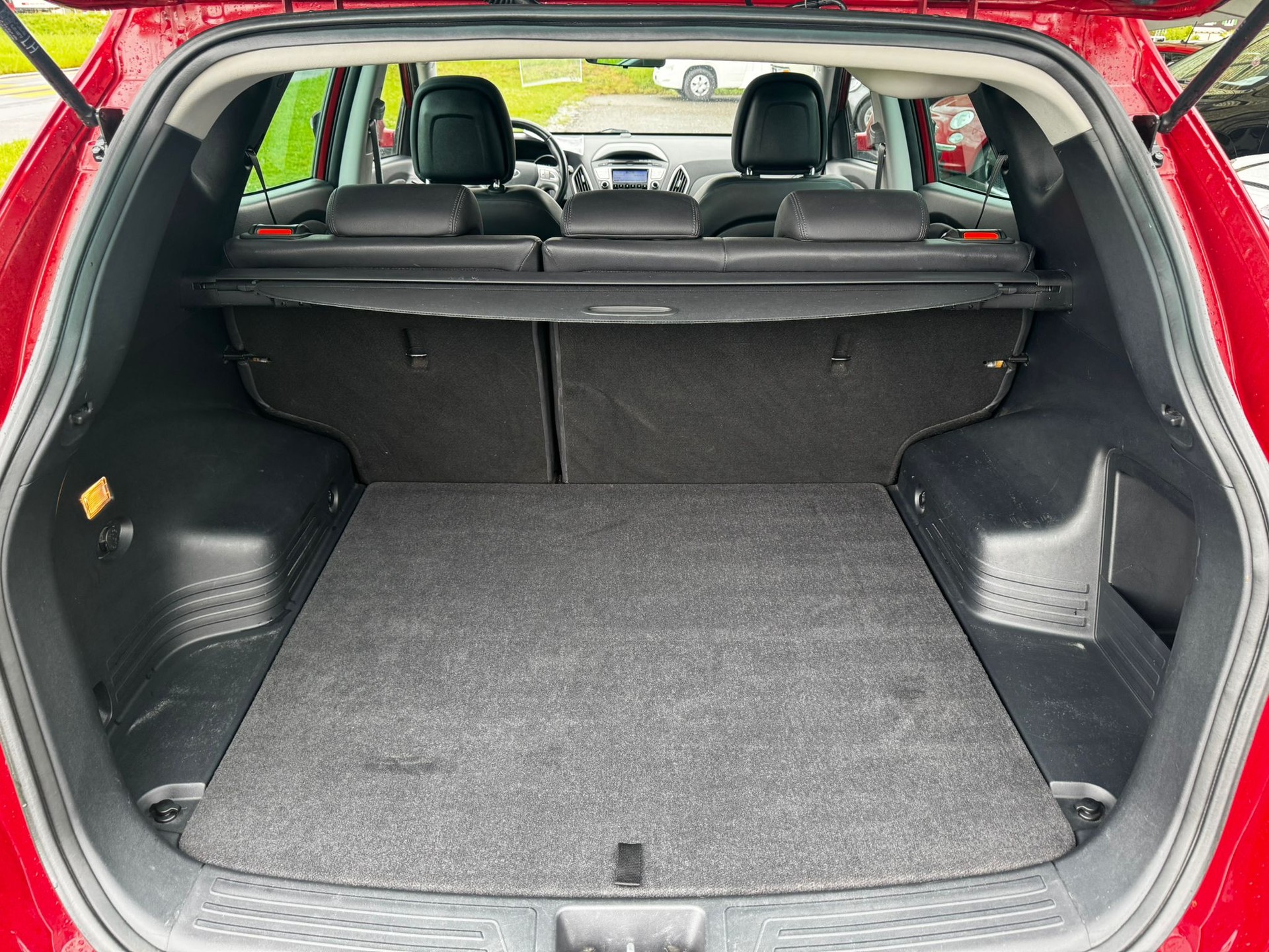 HYUNDAI iX 35 2.0 Style 4WD Automatic-image-11