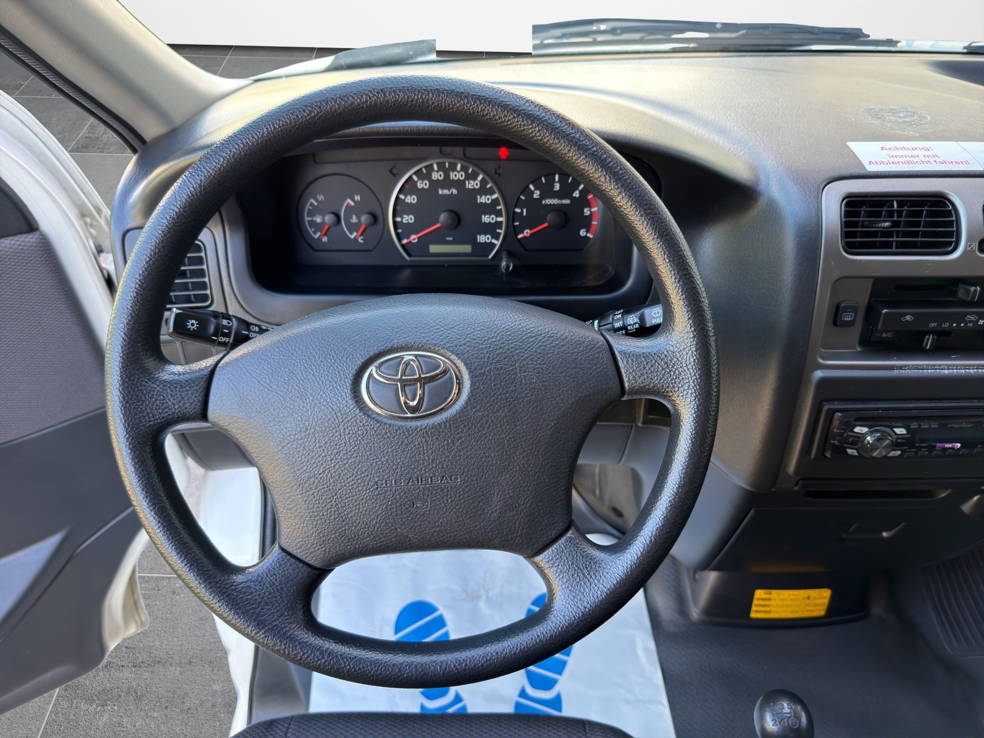 TOYOTA Hiace D-4D Van LWB-image-8
