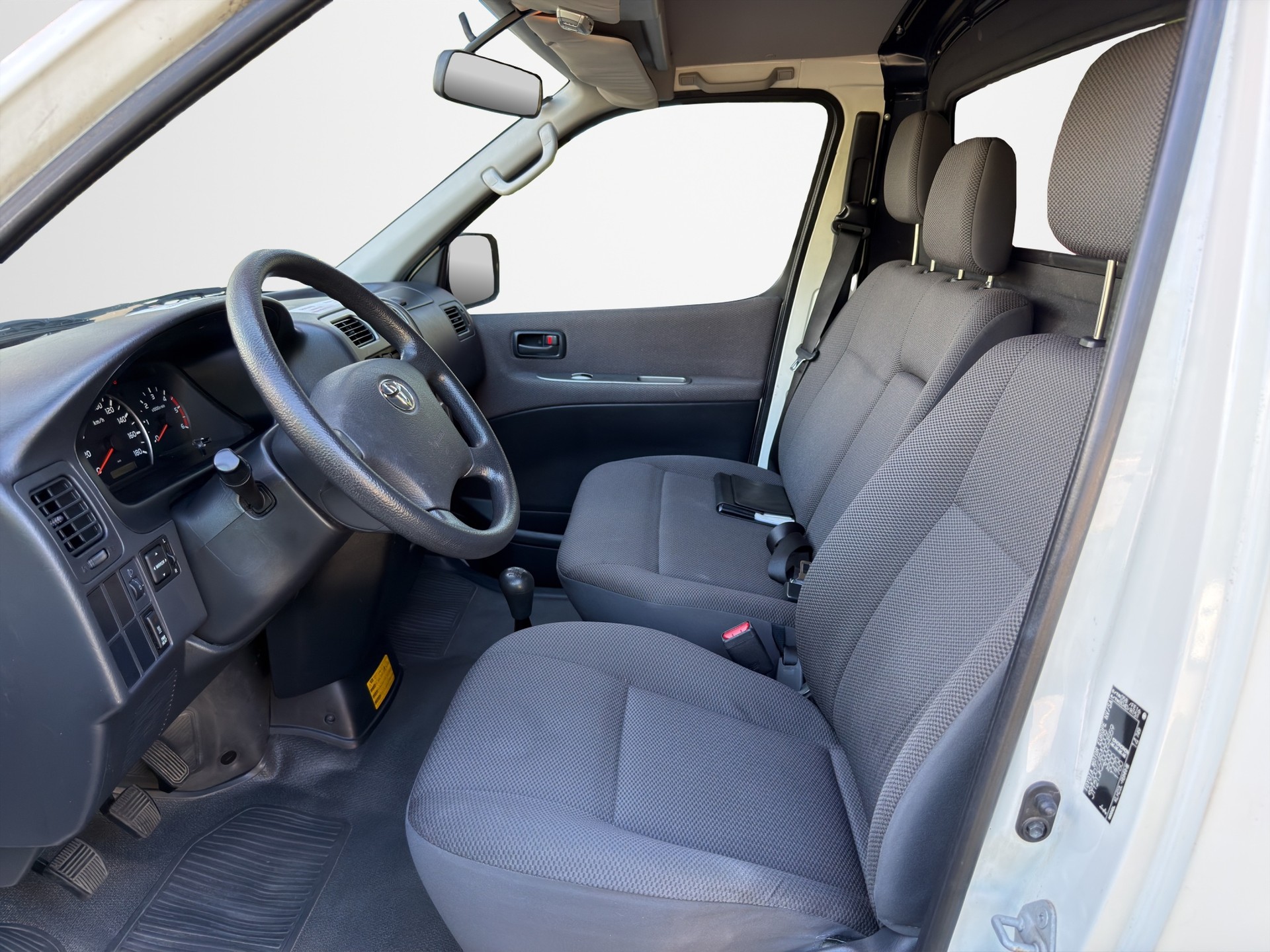 TOYOTA Hiace D-4D Van LWB-image-7