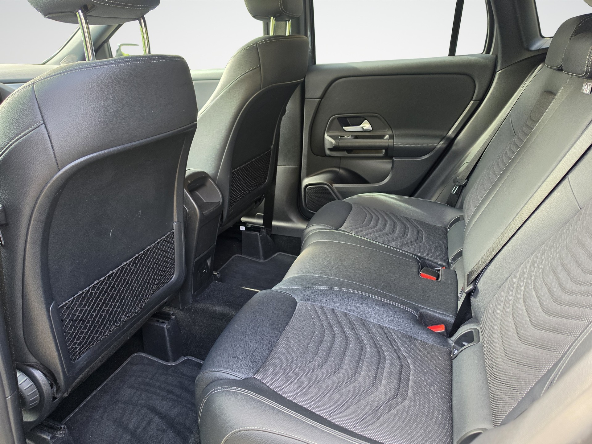 MERCEDES-BENZ GLA 250e Style 8G-DCT-image-8