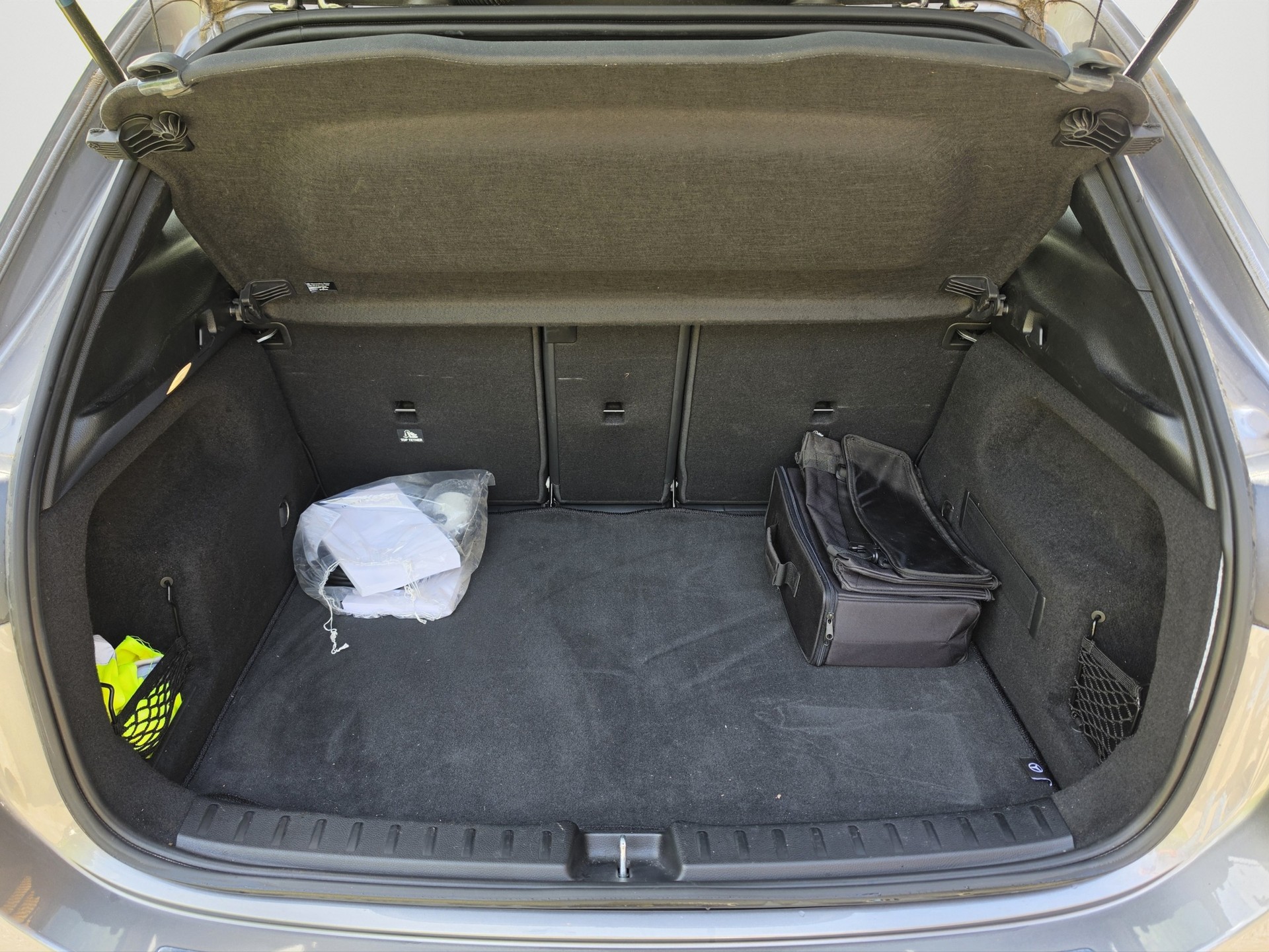 MERCEDES-BENZ GLA 250e Style 8G-DCT-image-9