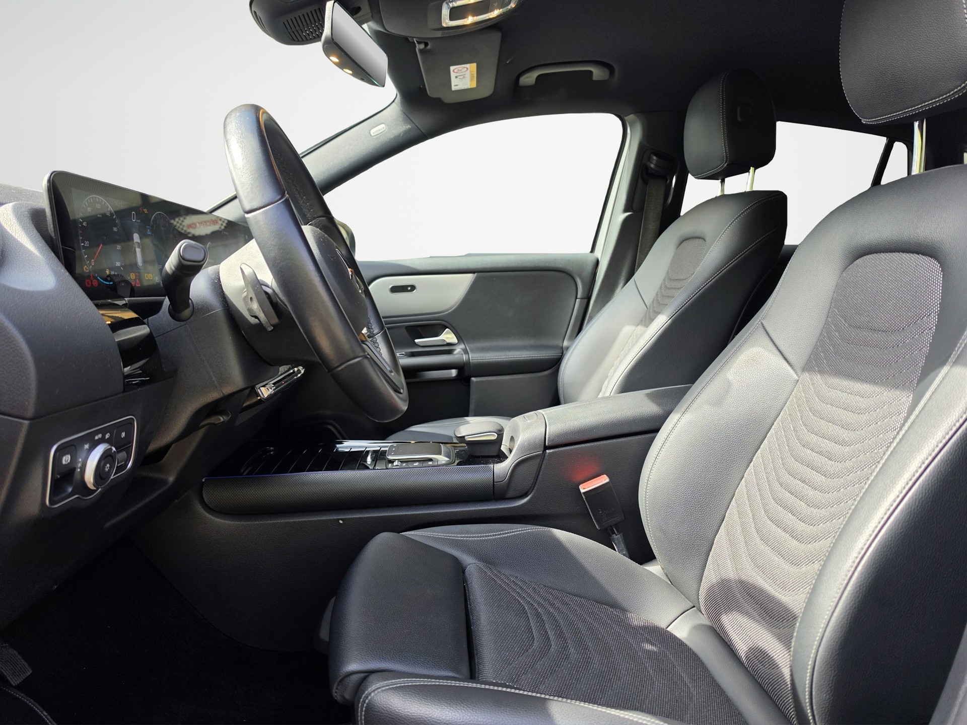 MERCEDES-BENZ GLA 250e Style 8G-DCT-image-6