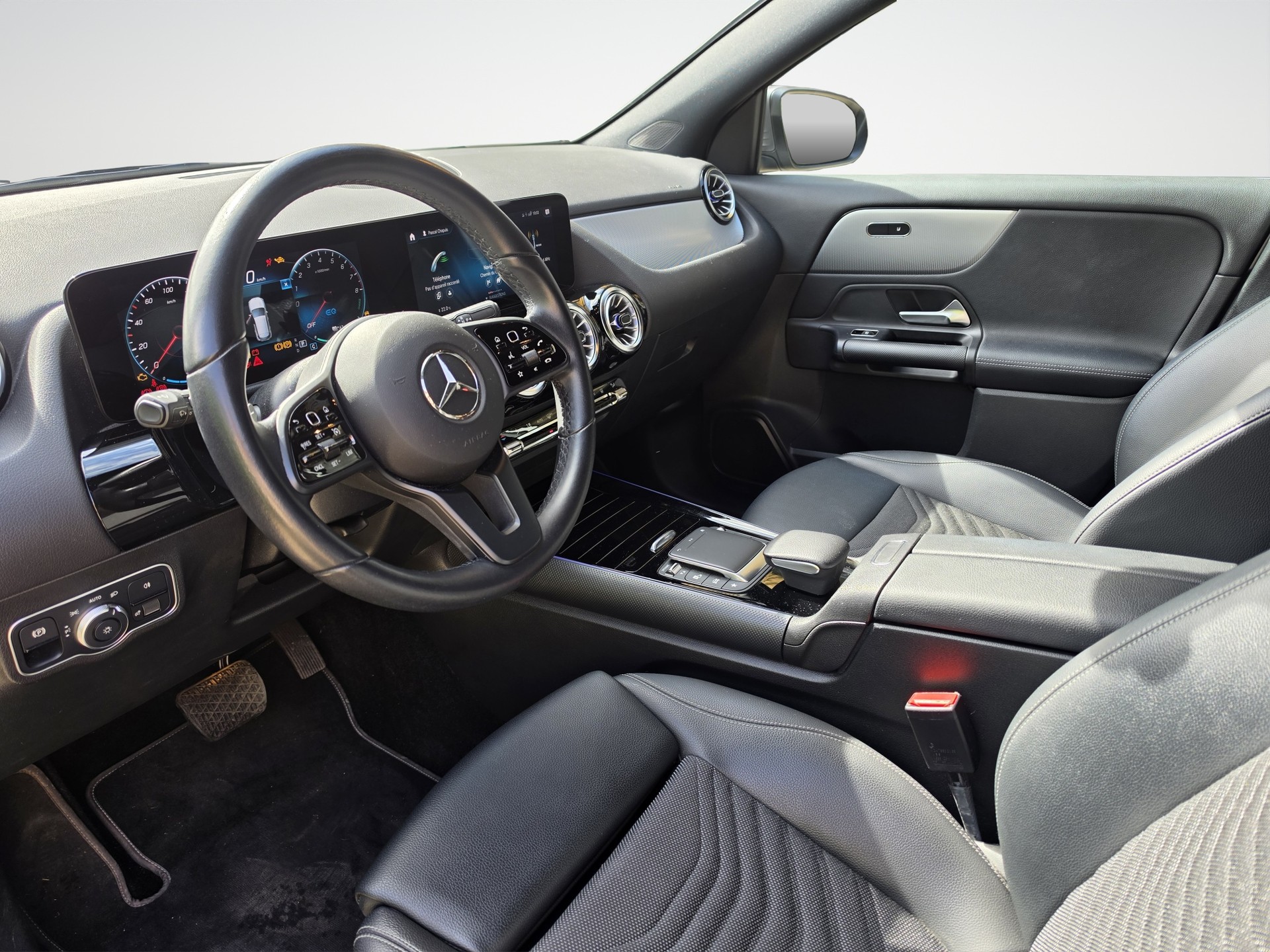 MERCEDES-BENZ GLA 250e Style 8G-DCT-image-5