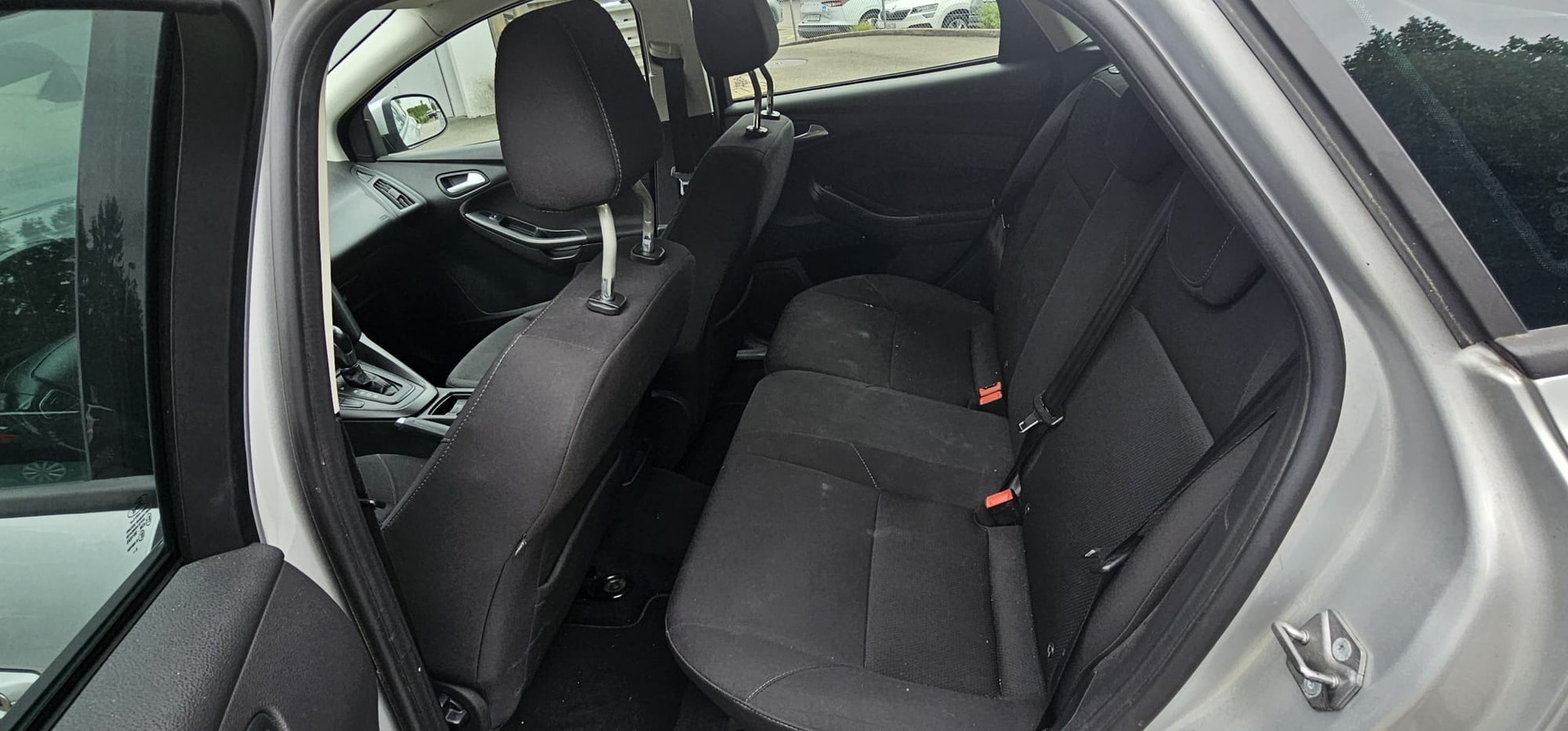 FORD Focus 1.5 TDCi Trend PowerShift-image-4