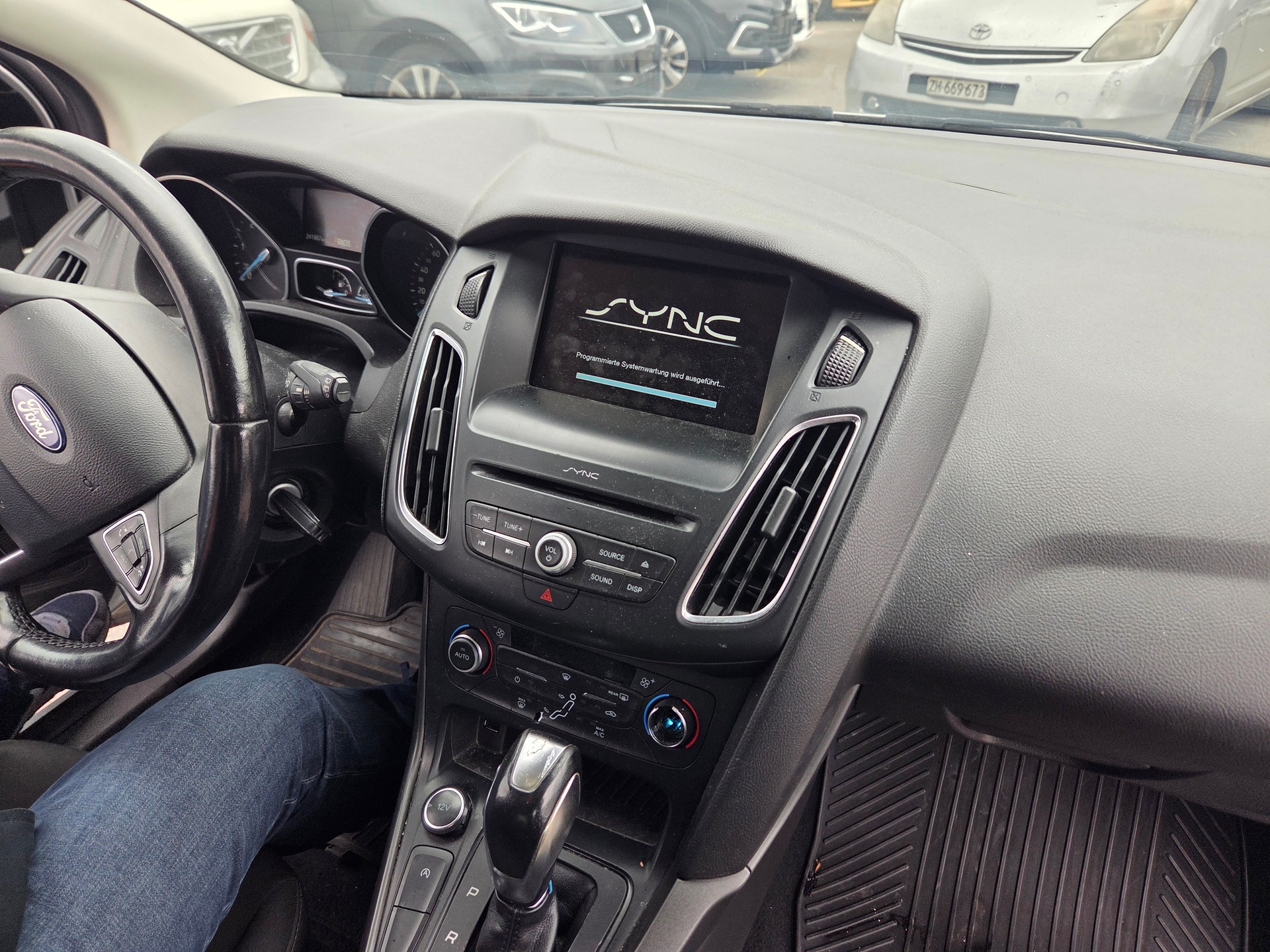 FORD Focus 1.5 TDCi Trend PowerShift-image-6