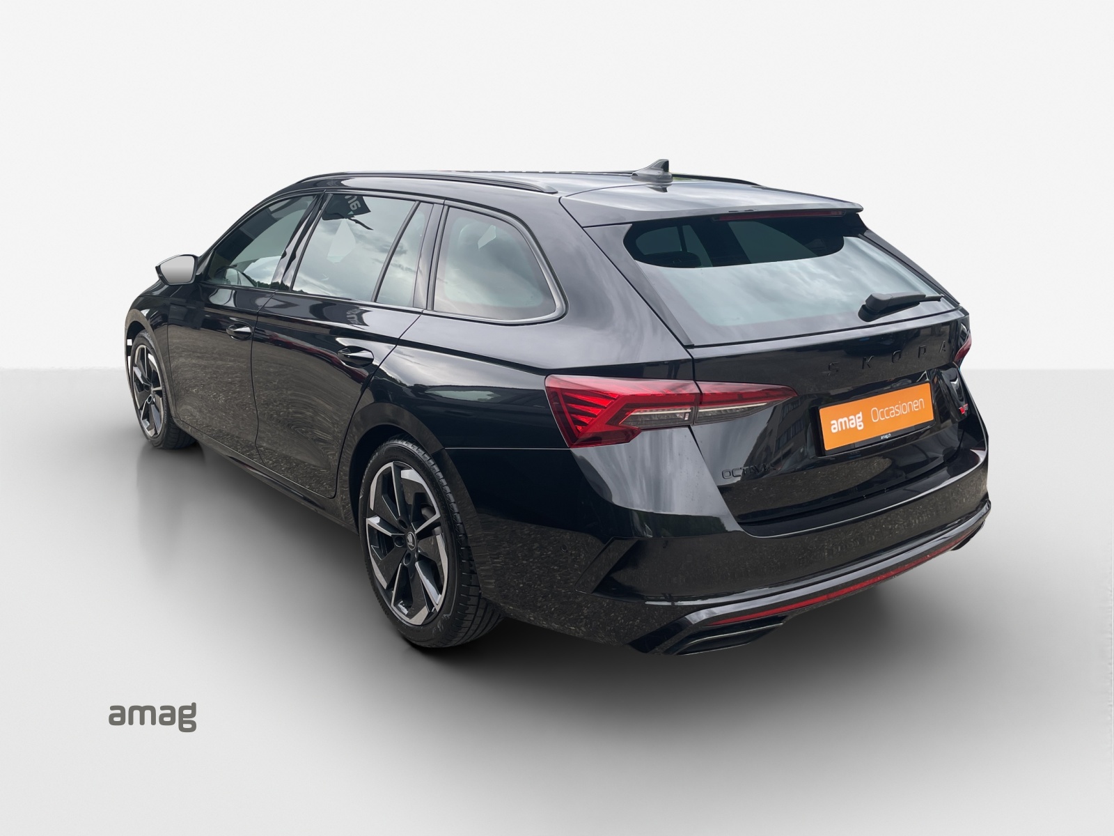 SKODA Octavia Combi 2.0 TSI DSG RS-image-2