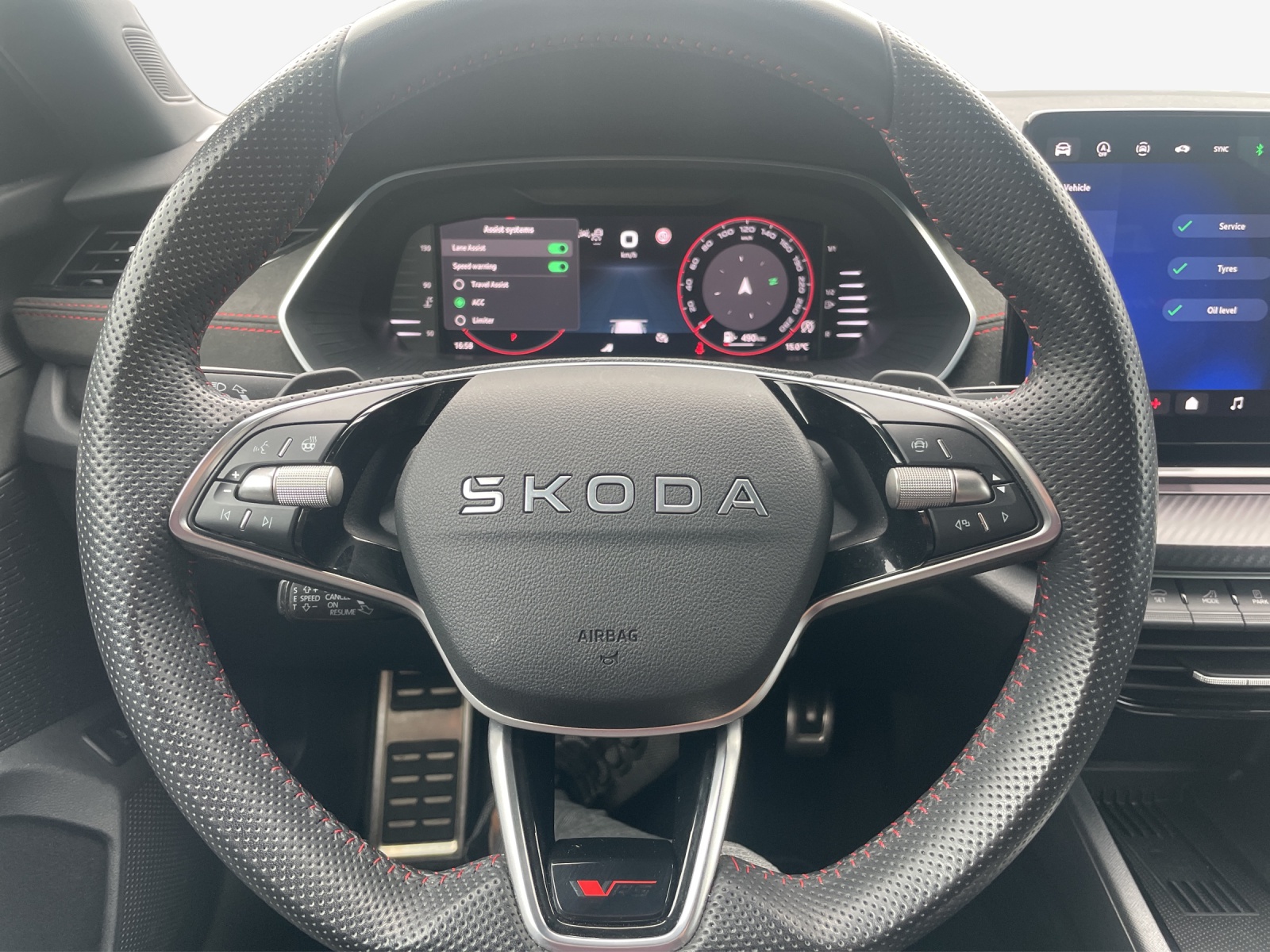 SKODA Octavia Combi 2.0 TSI DSG RS-image-9