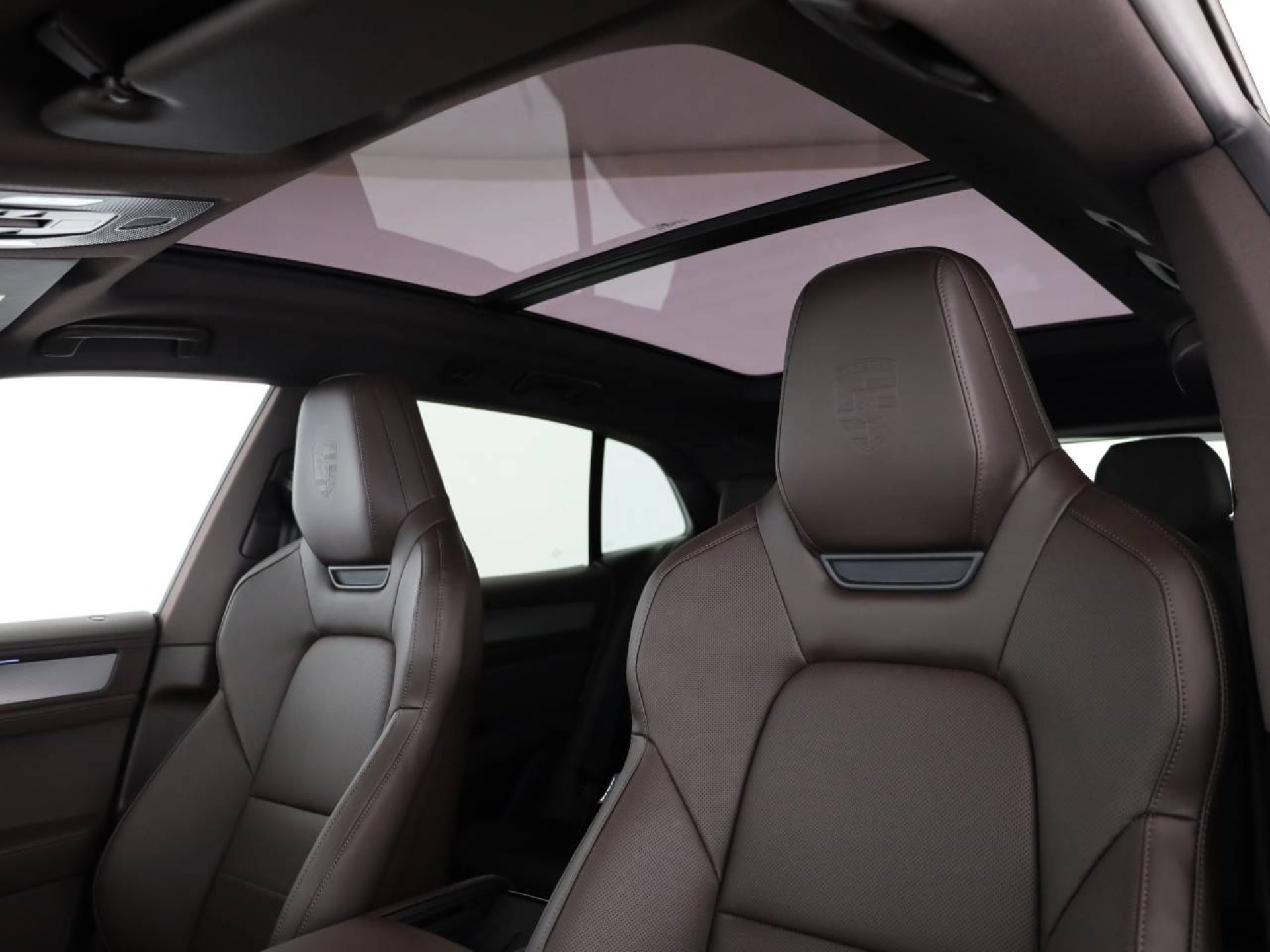 PORSCHE Cayenne S Electric-image-15