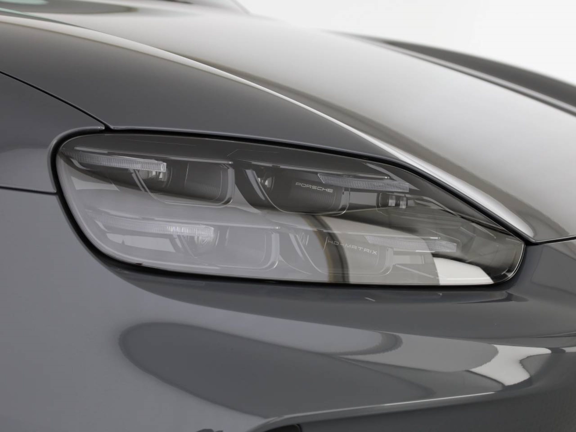 PORSCHE Cayenne S Electric-image-8