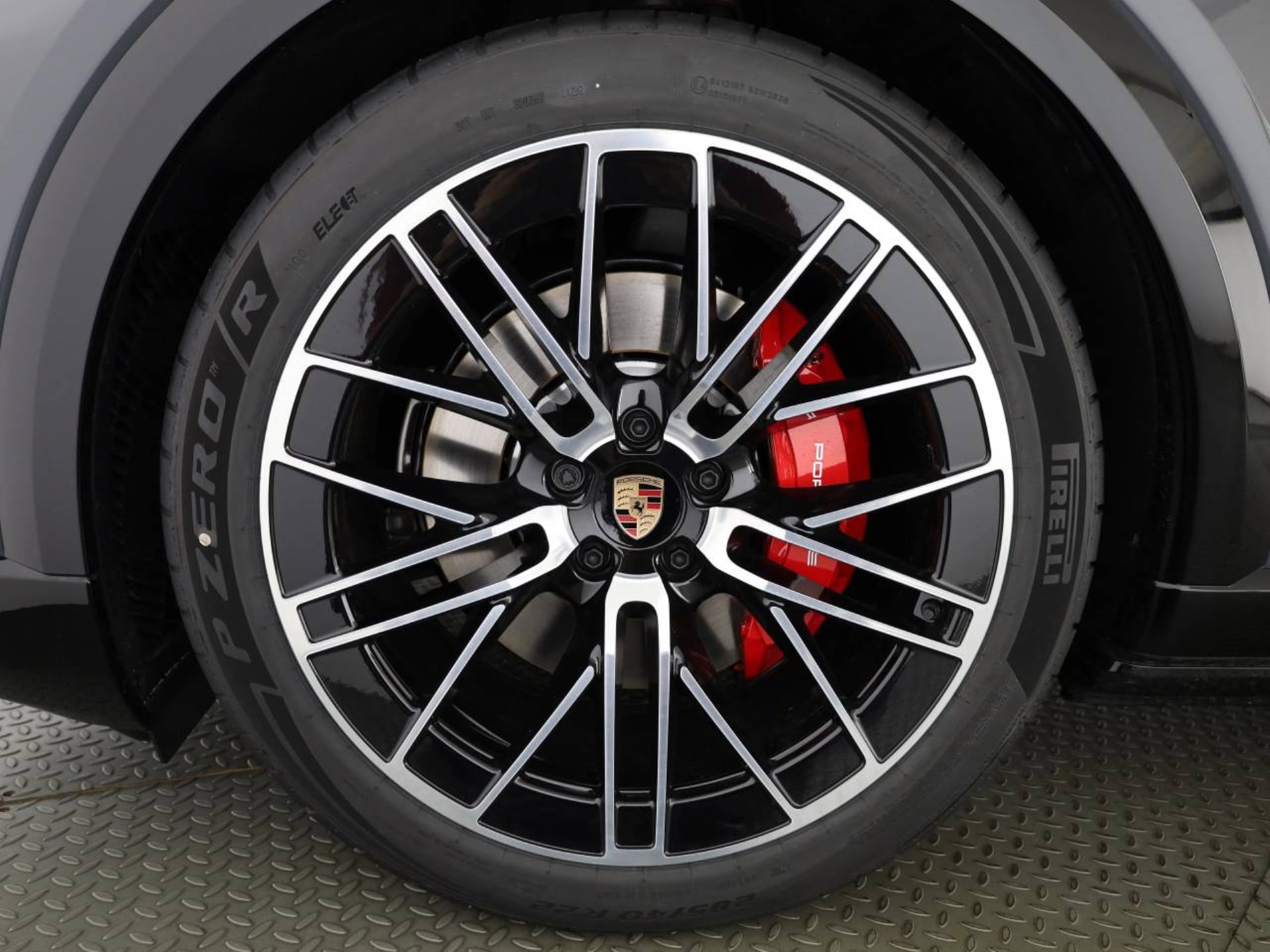 PORSCHE Cayenne S Electric-image-5