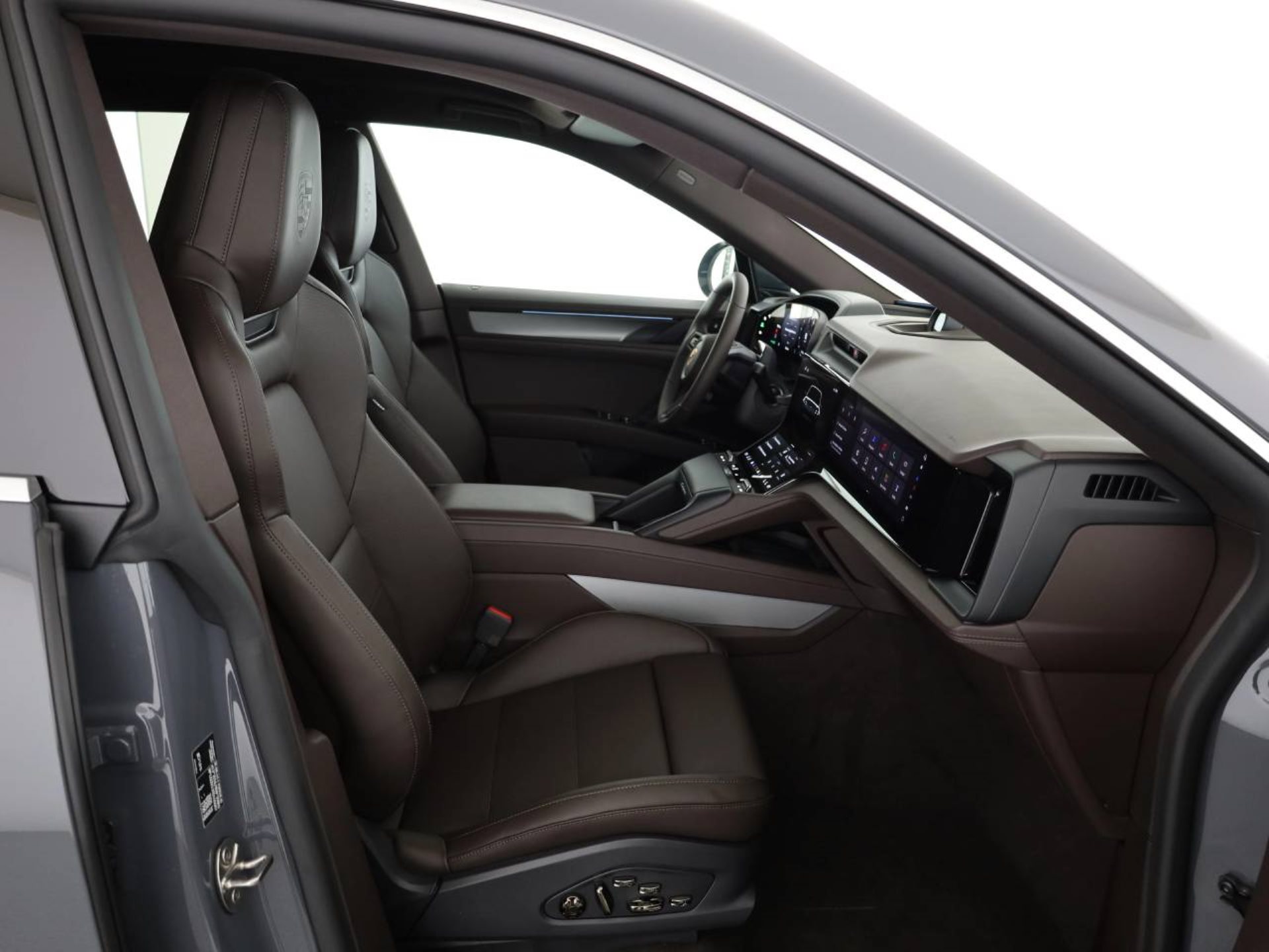 PORSCHE Cayenne S Electric-image-14