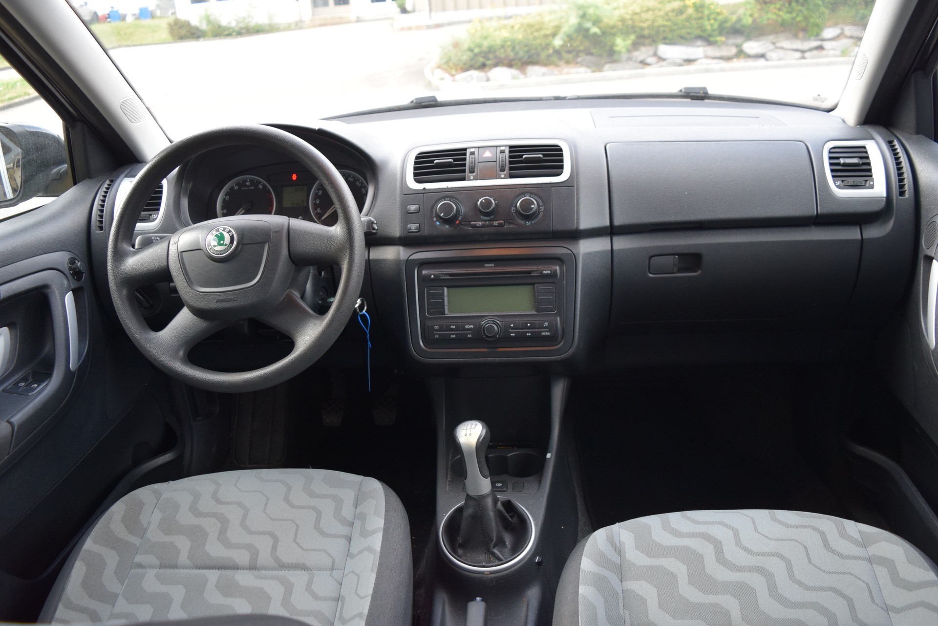 SKODA Fabia 1.2 Entry-image-12