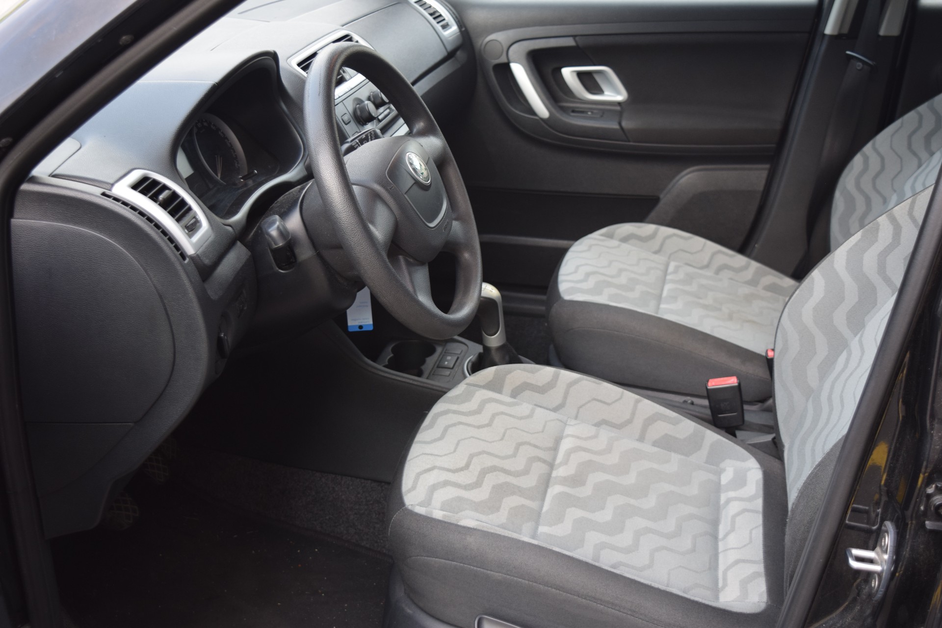 SKODA Fabia 1.2 Entry-image-16