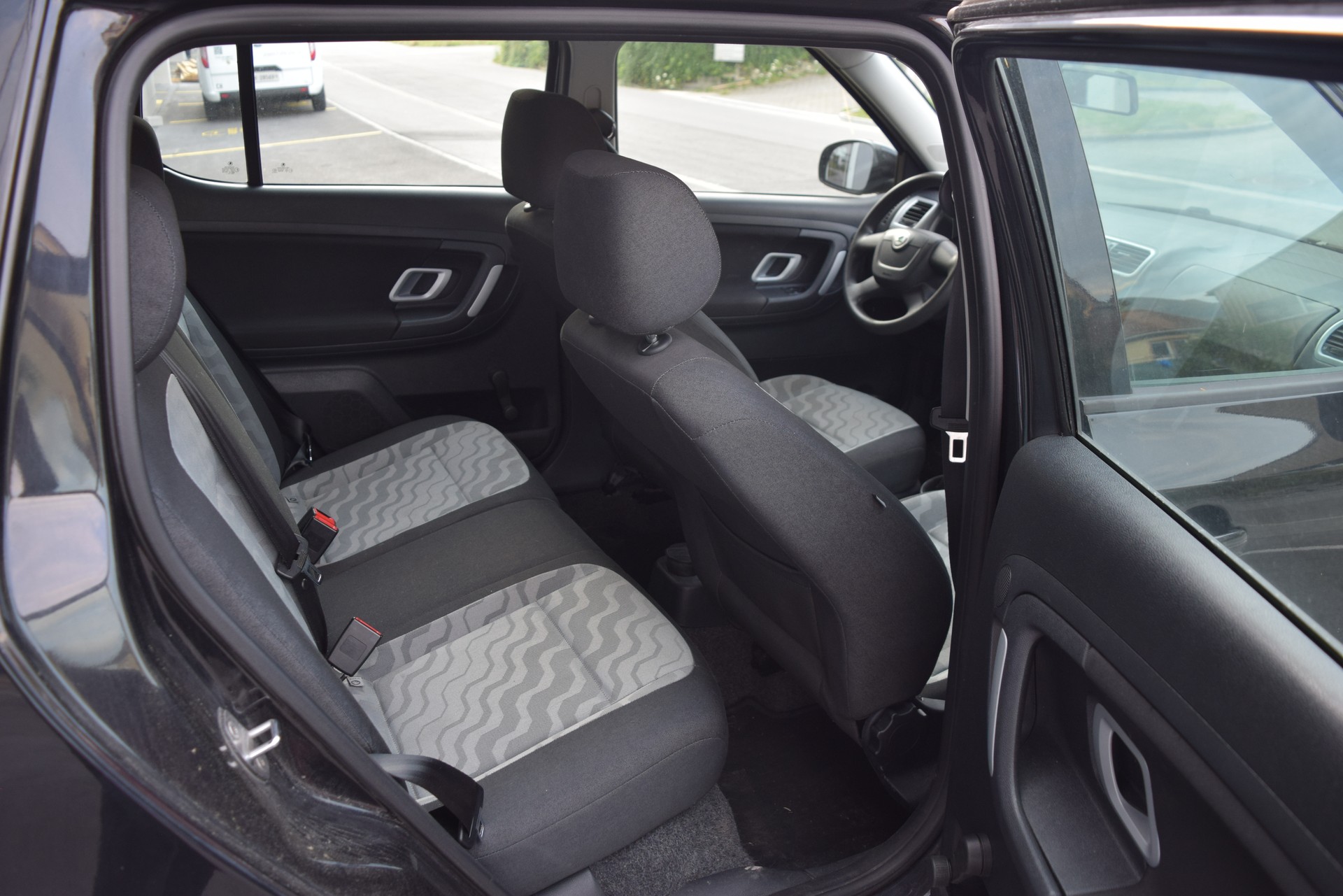 SKODA Fabia 1.2 Entry-image-11