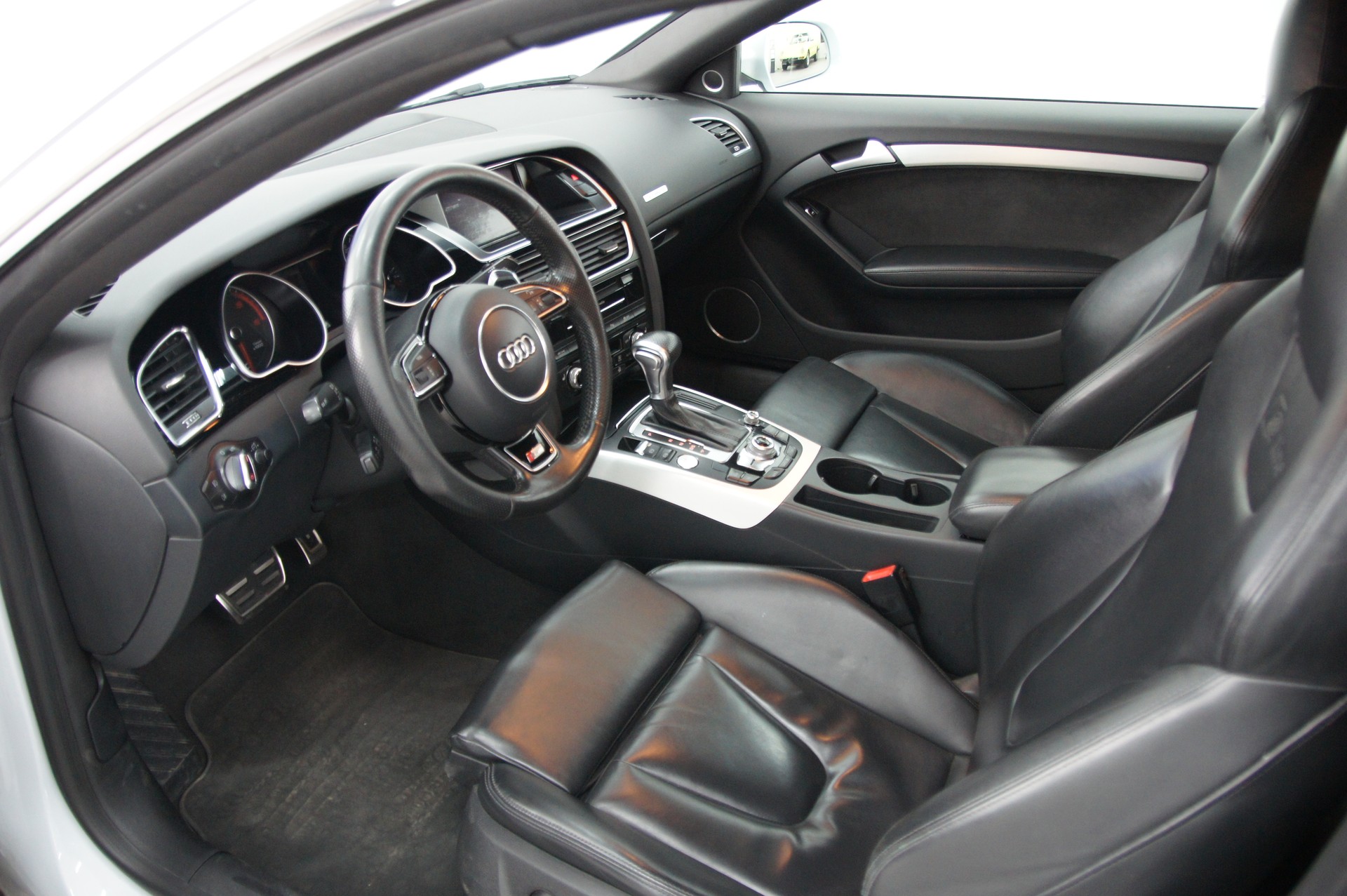 AUDI A5 Coupé 2.0 TDI quattro S-tronic-image-8