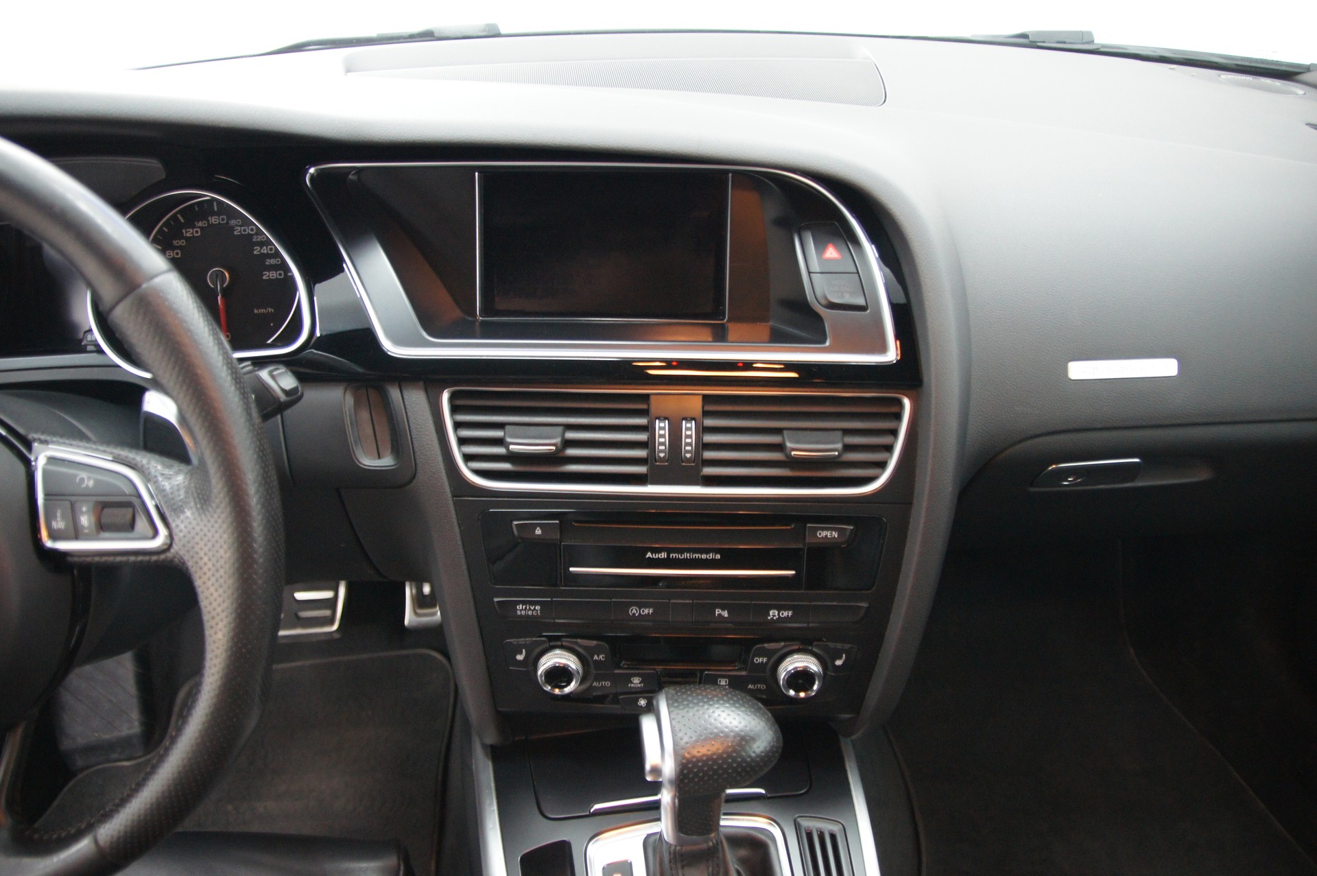 AUDI A5 Coupé 2.0 TDI quattro S-tronic-image-10