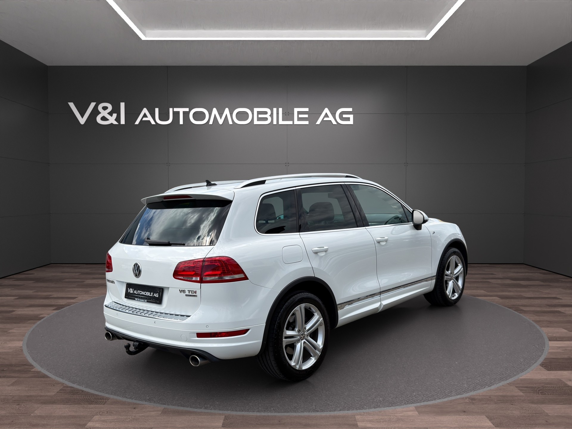 VW Touareg 3.0 TDI R-Line BlueMotion Technology Tiptronic-image-4