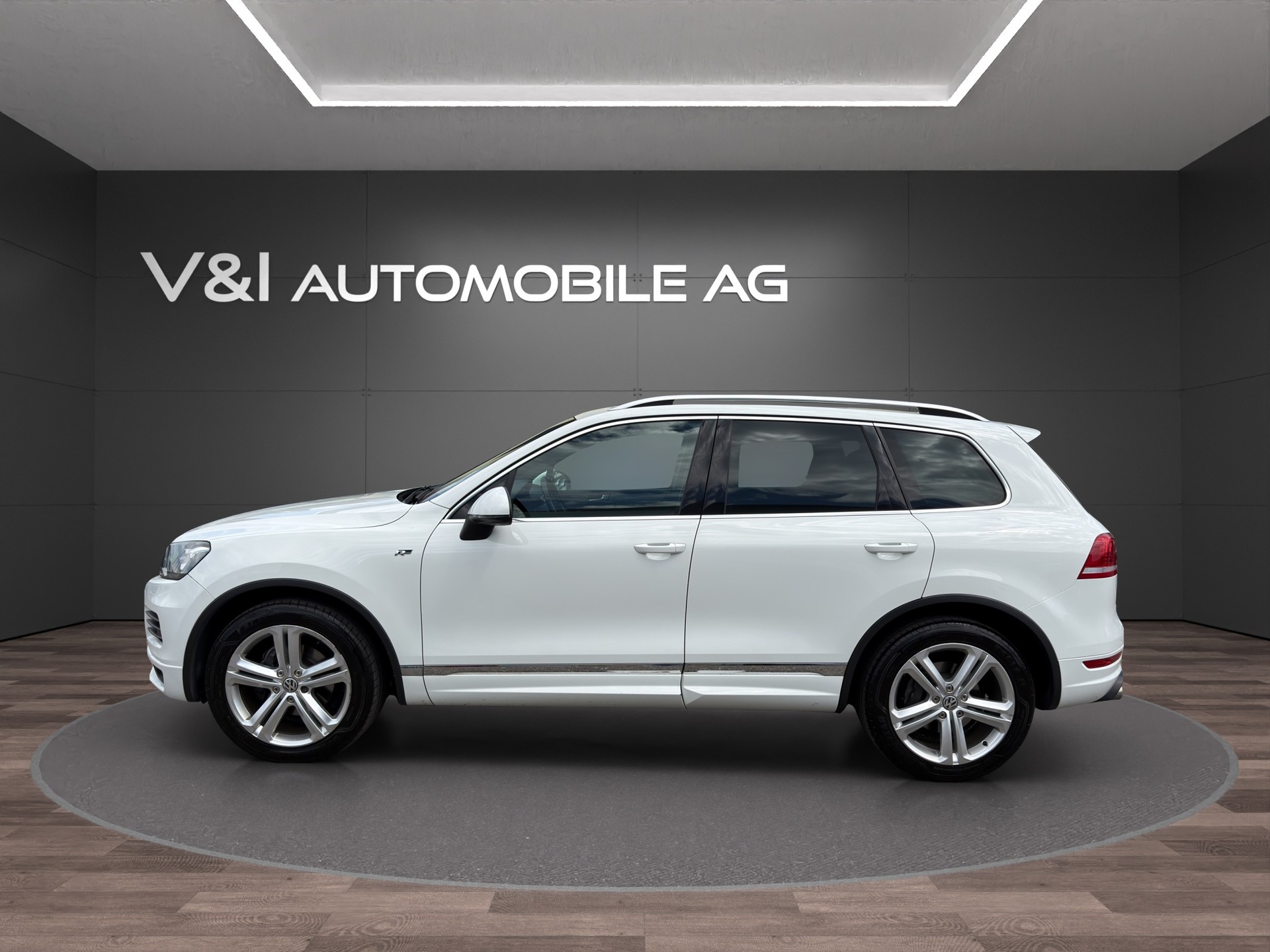 VW Touareg 3.0 TDI R-Line BlueMotion Technology Tiptronic-image-6