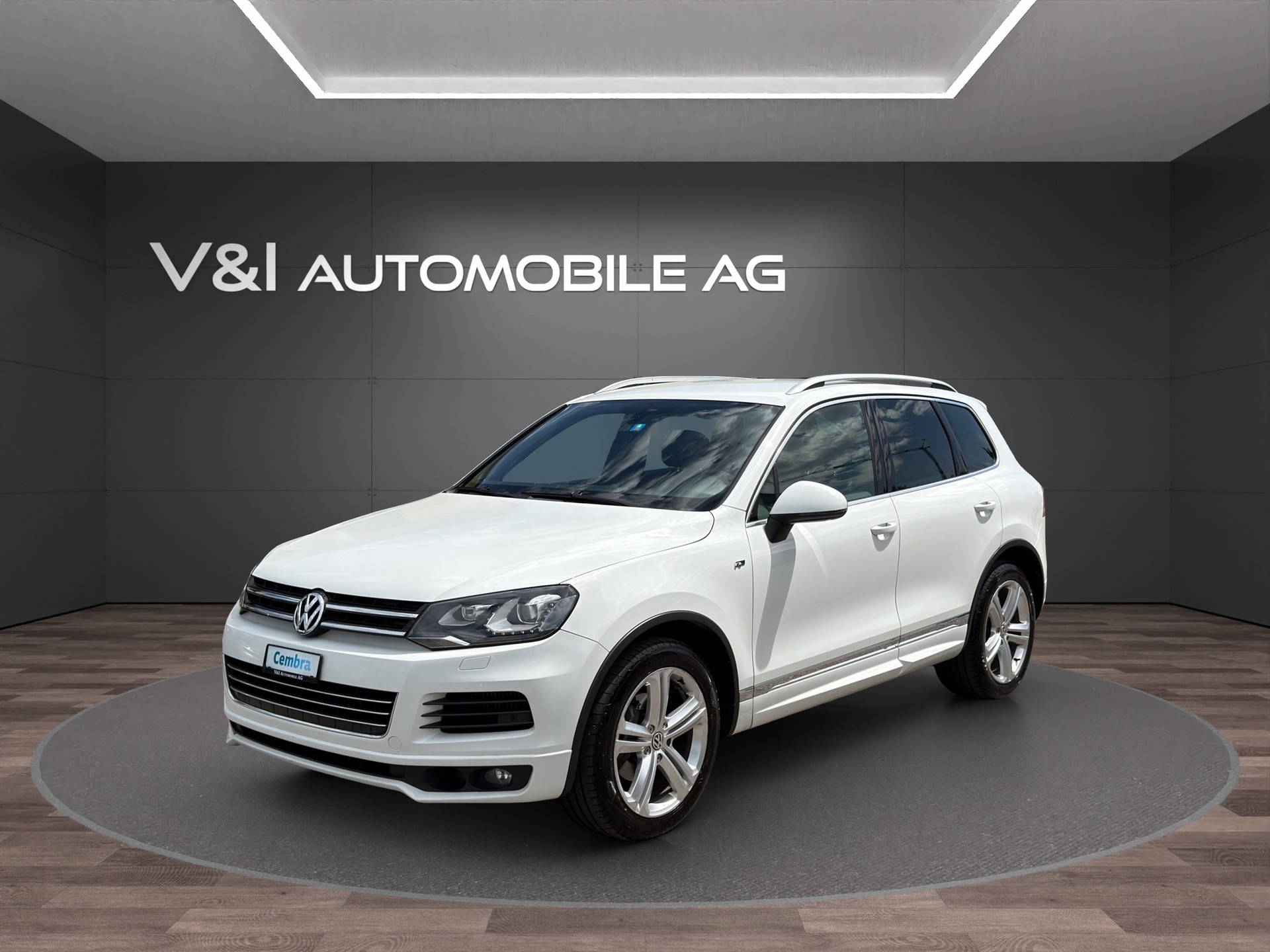 VW Touareg 3.0 TDI R-Line BlueMotion Technology Tiptronic-image-0