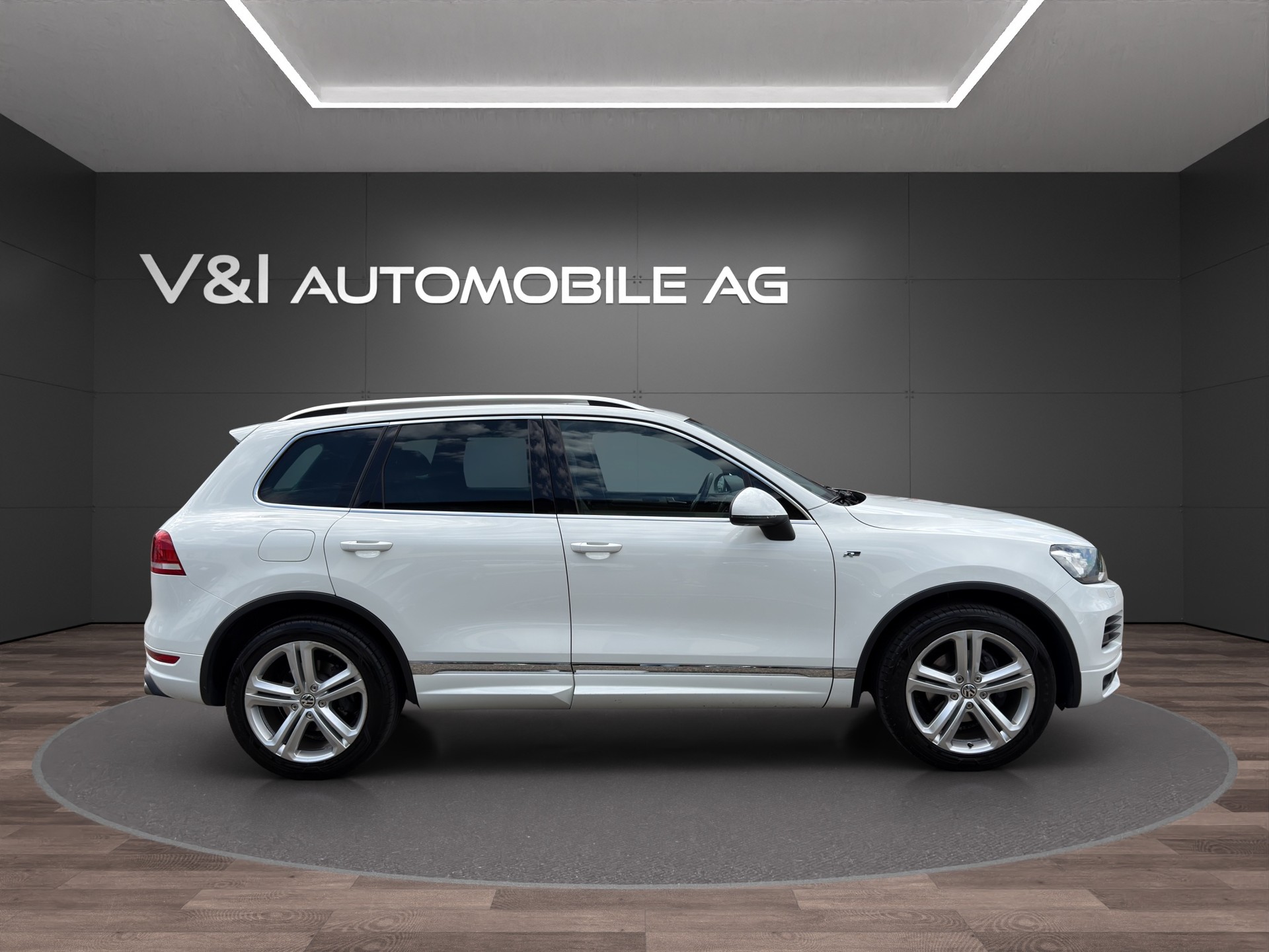VW Touareg 3.0 TDI R-Line BlueMotion Technology Tiptronic-image-8