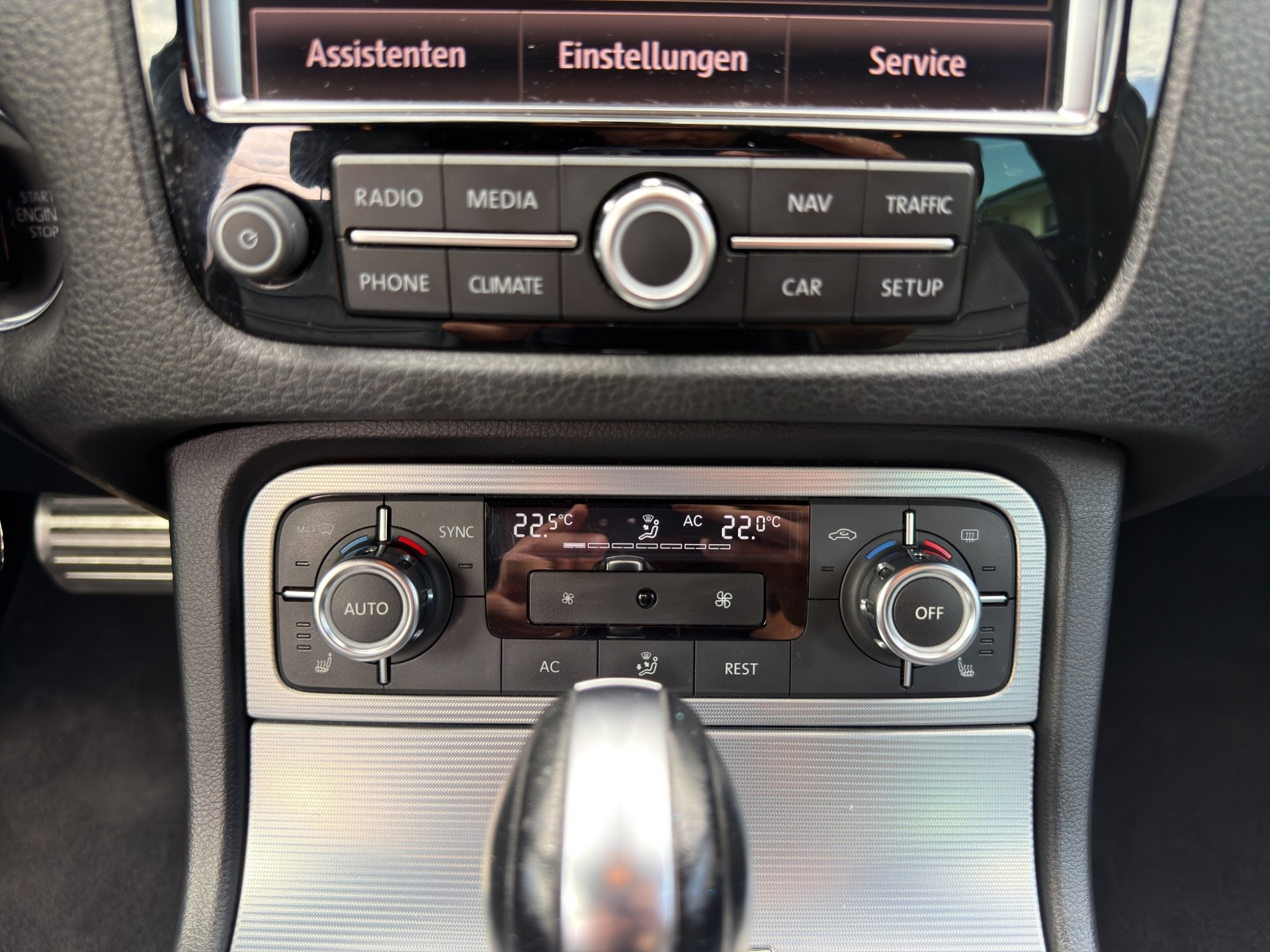 VW Touareg 3.0 TDI R-Line BlueMotion Technology Tiptronic-image-15