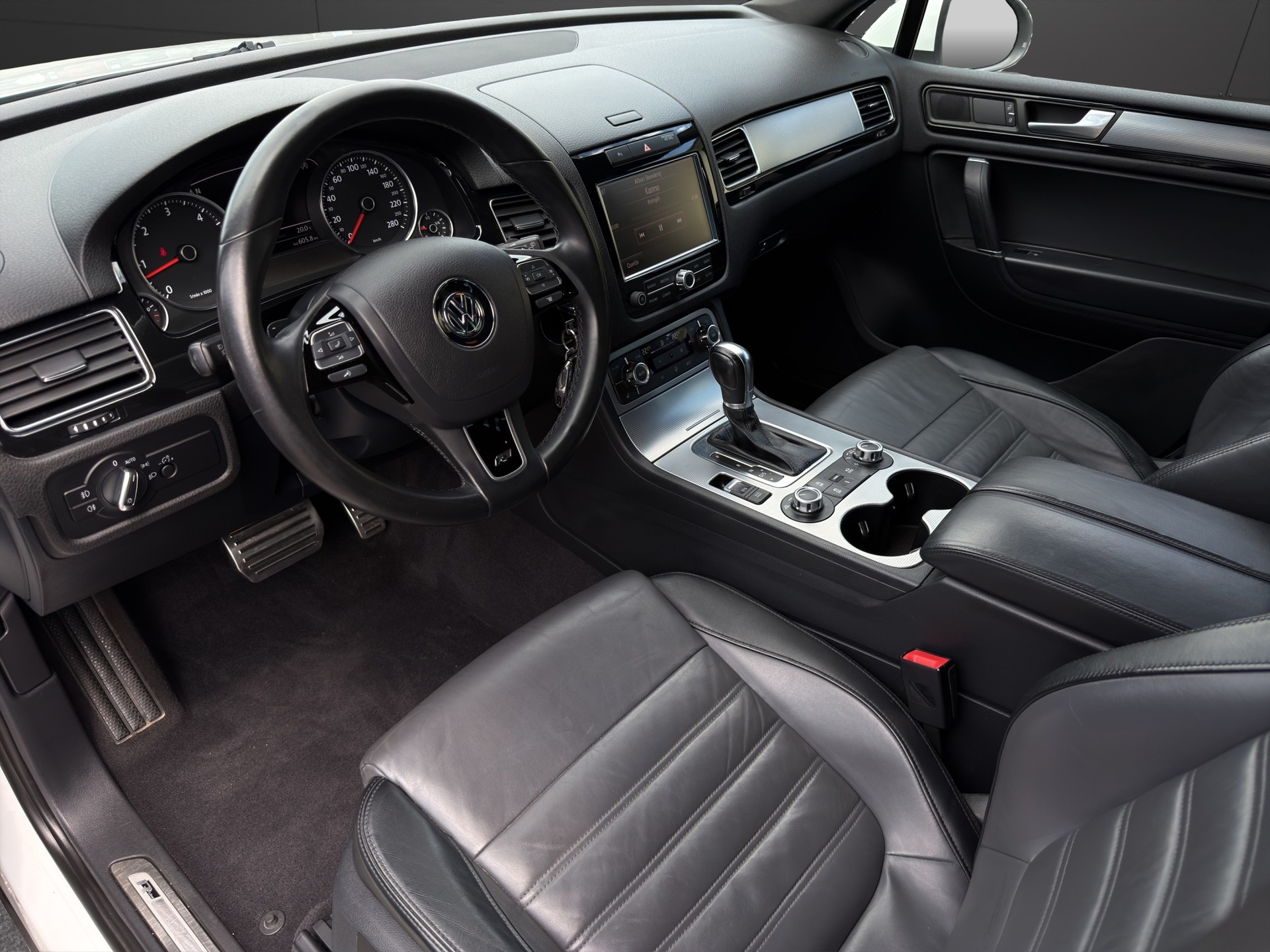 VW Touareg 3.0 TDI R-Line BlueMotion Technology Tiptronic-image-9
