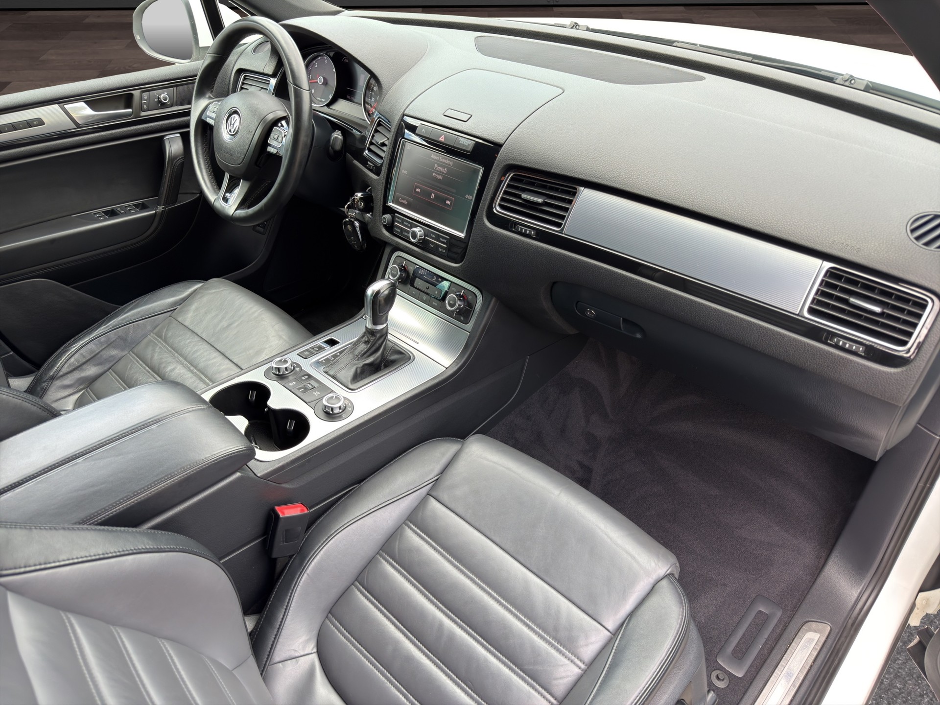 VW Touareg 3.0 TDI R-Line BlueMotion Technology Tiptronic-image-18