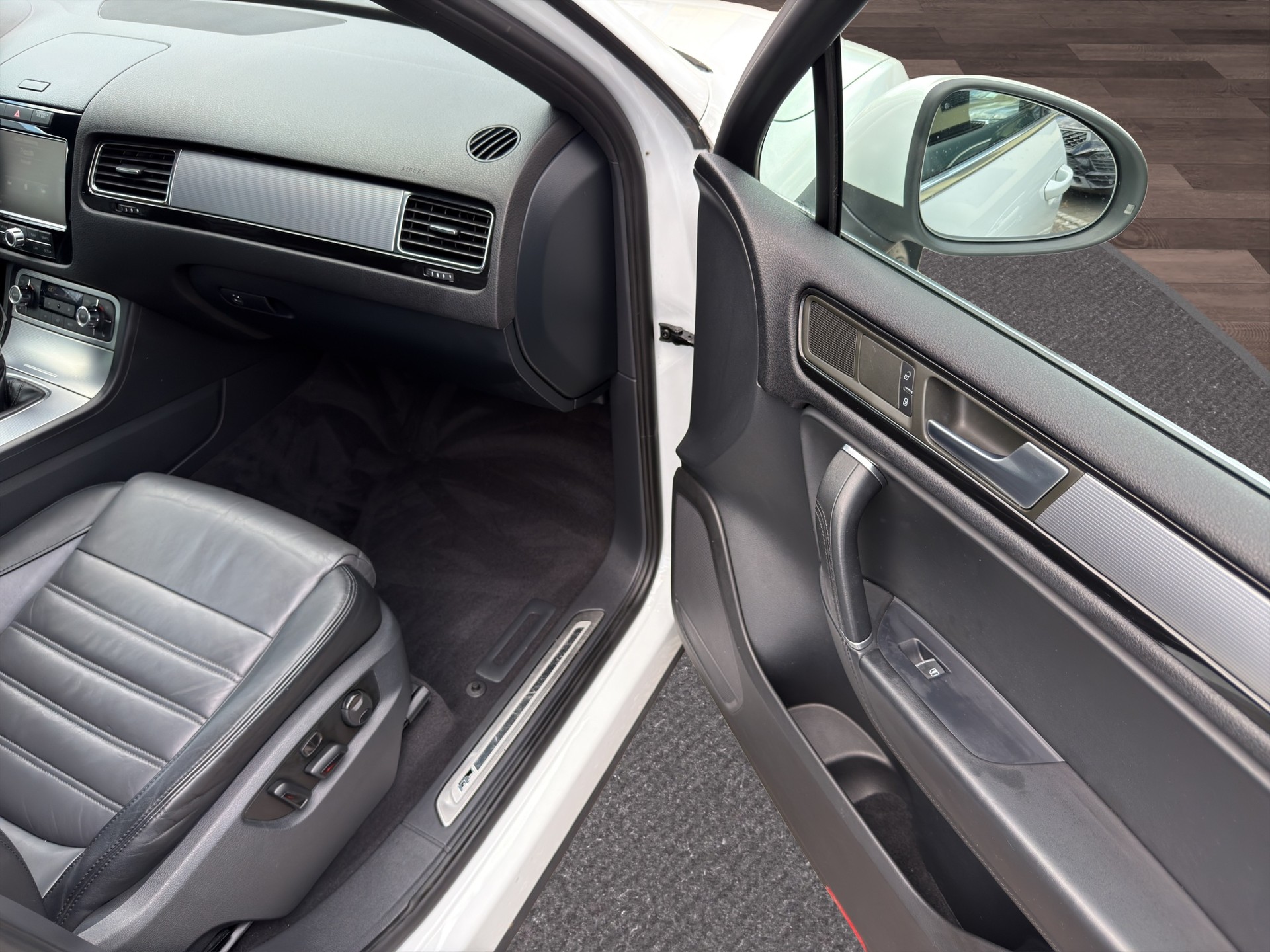 VW Touareg 3.0 TDI R-Line BlueMotion Technology Tiptronic-image-20