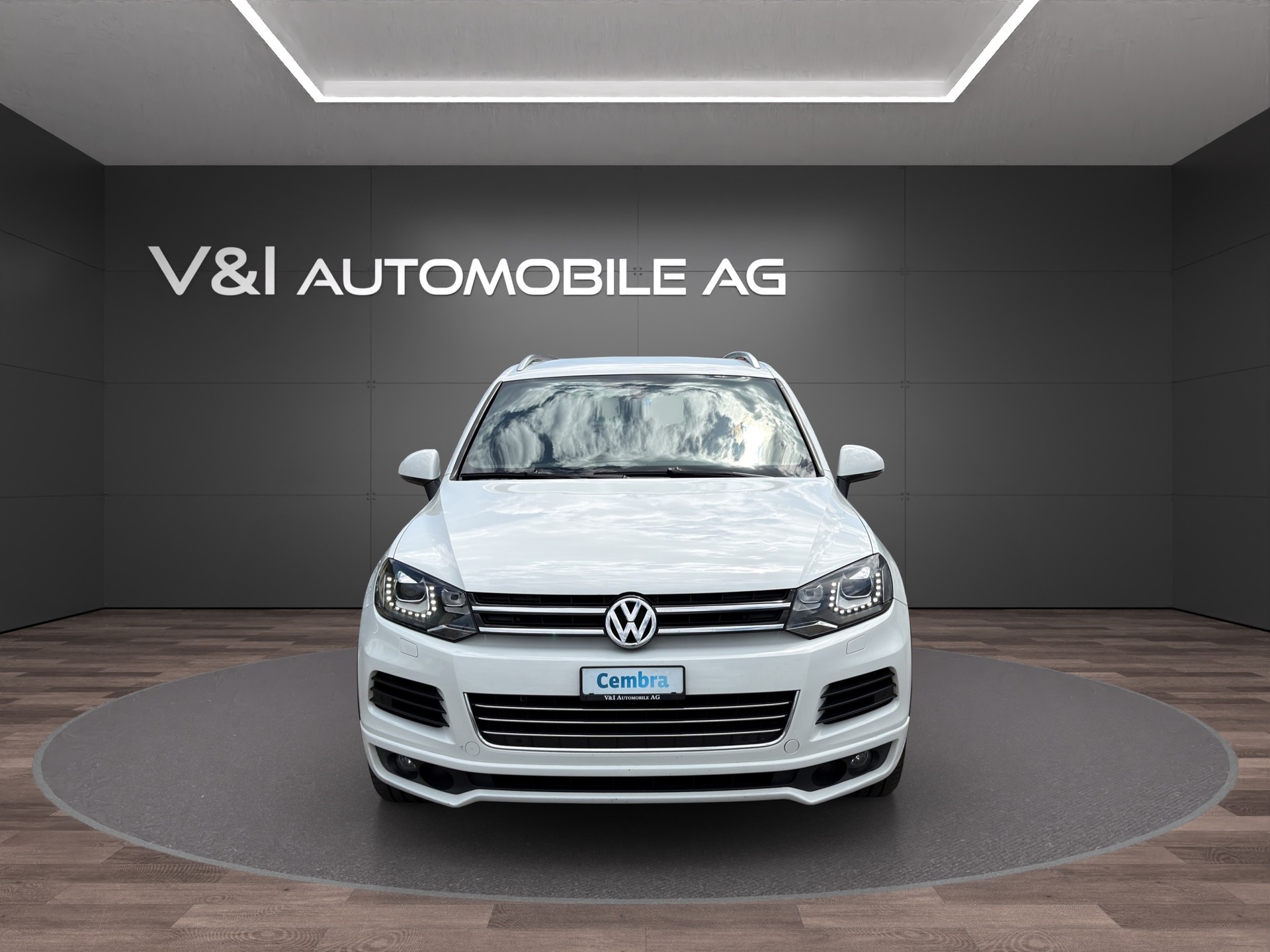 VW Touareg 3.0 TDI R-Line BlueMotion Technology Tiptronic-image-2