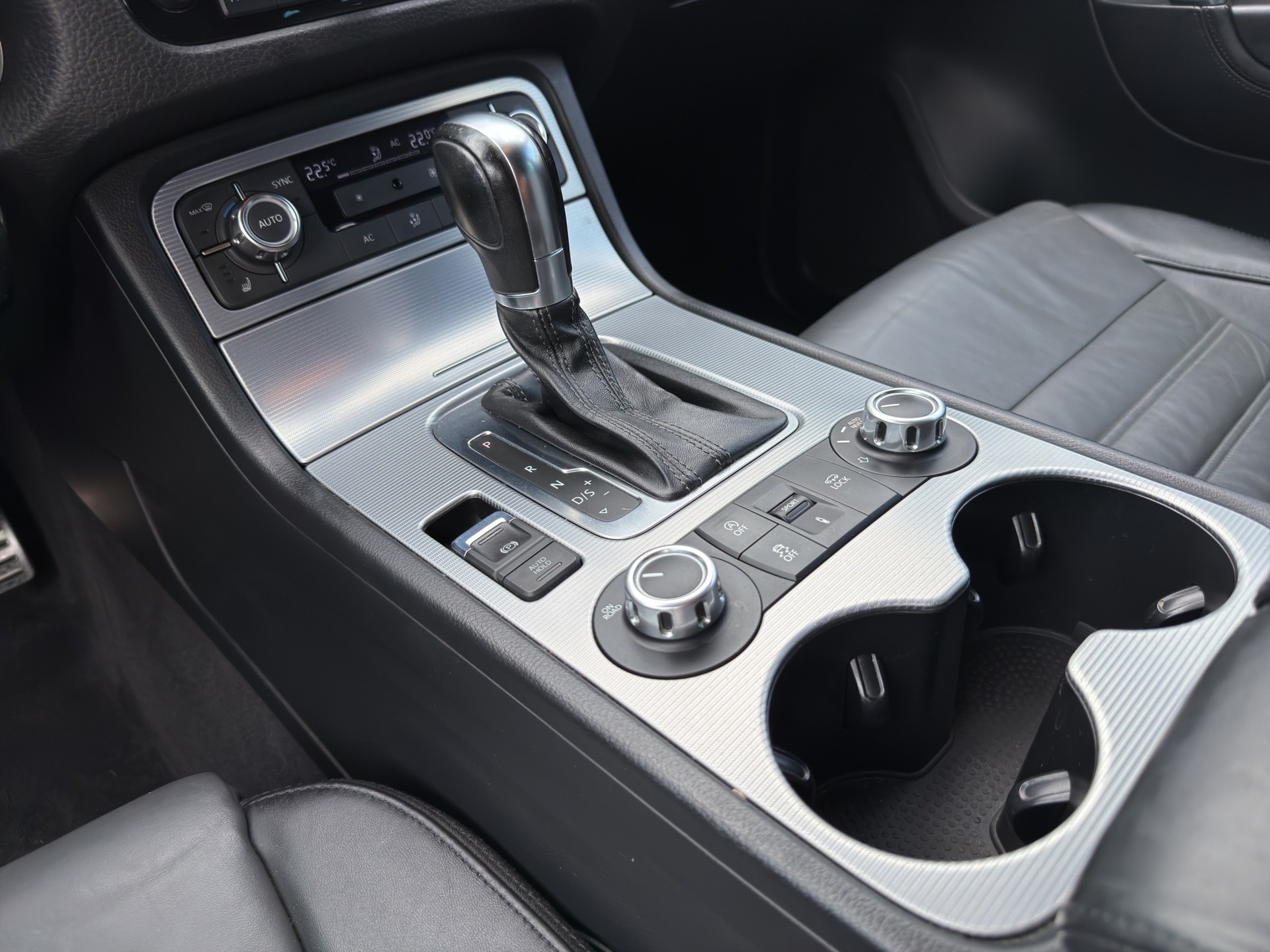 VW Touareg 3.0 TDI R-Line BlueMotion Technology Tiptronic-image-16