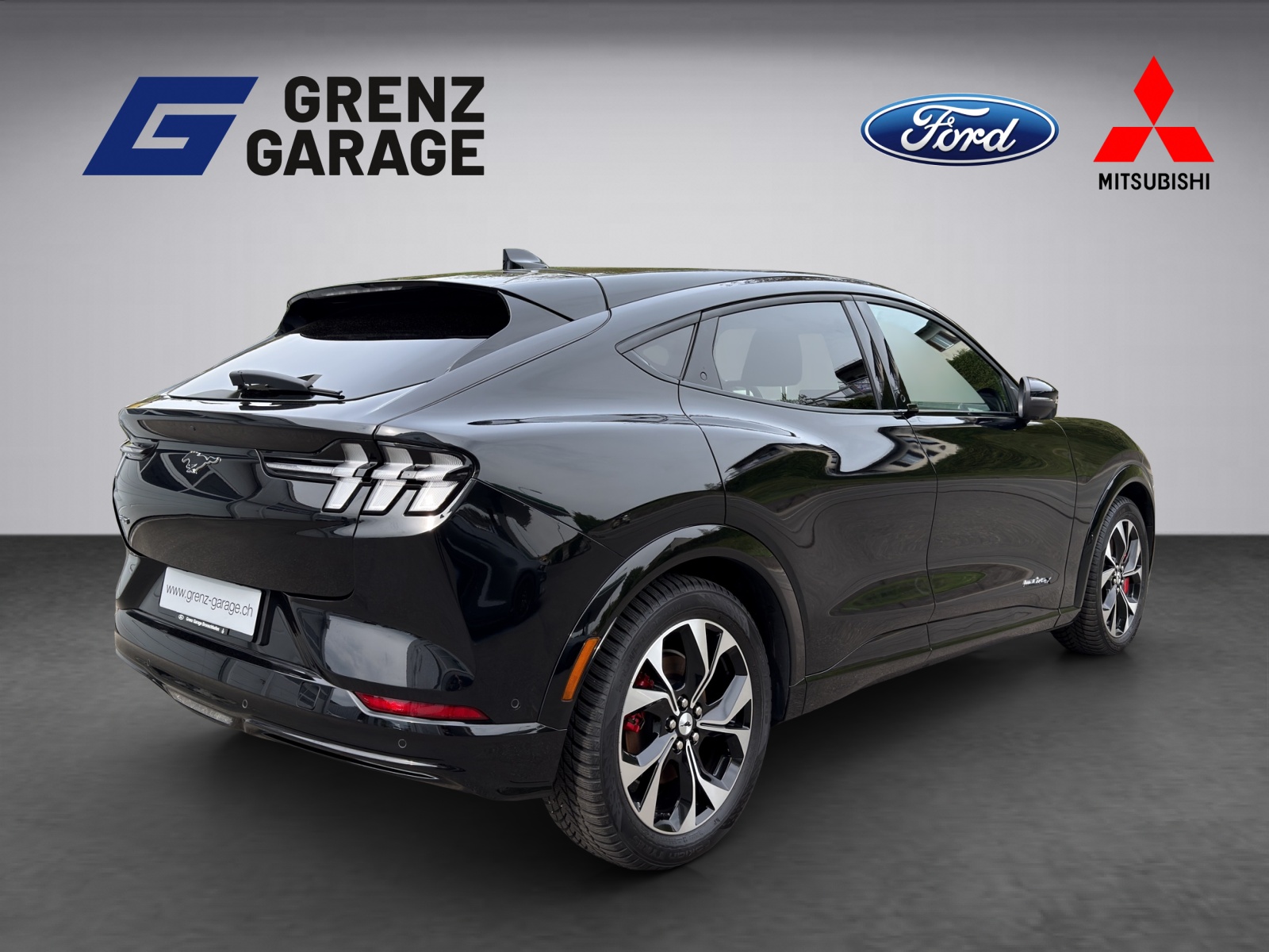 FORD Mustang Mach-E Premium AWD-image-4