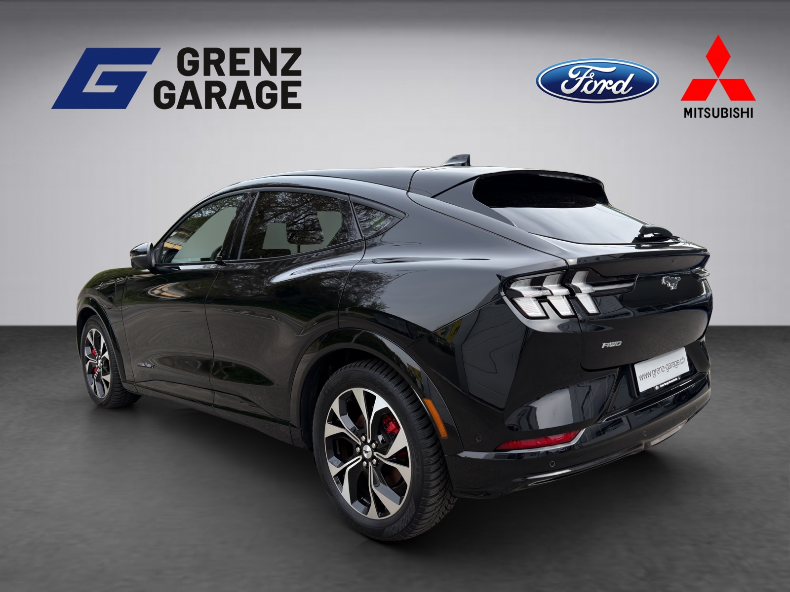 FORD Mustang Mach-E Premium AWD-image-2