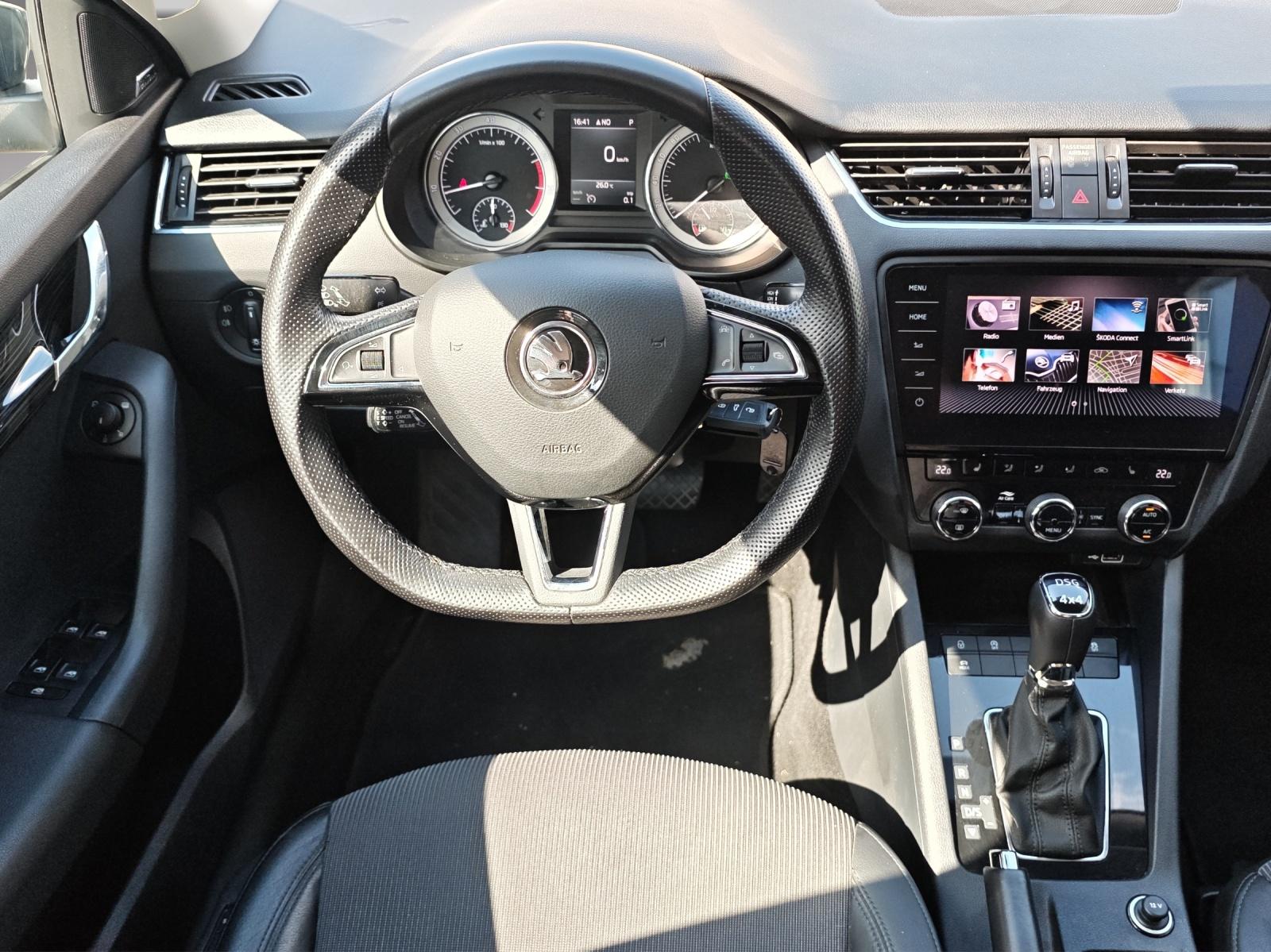 SKODA Octavia Combi 1.8 TSI Style 4x4 DSG-image-11