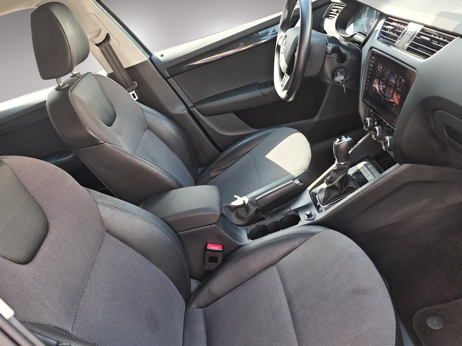 SKODA Octavia Combi 1.8 TSI Style 4x4 DSG-image-8