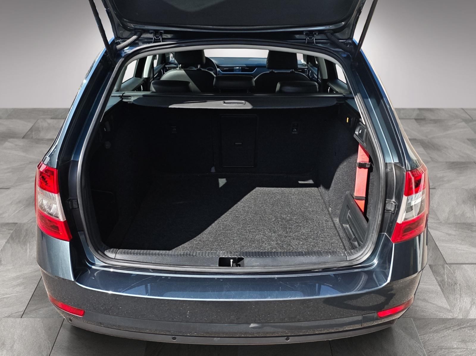 SKODA Octavia Combi 1.8 TSI Style 4x4 DSG-image-16