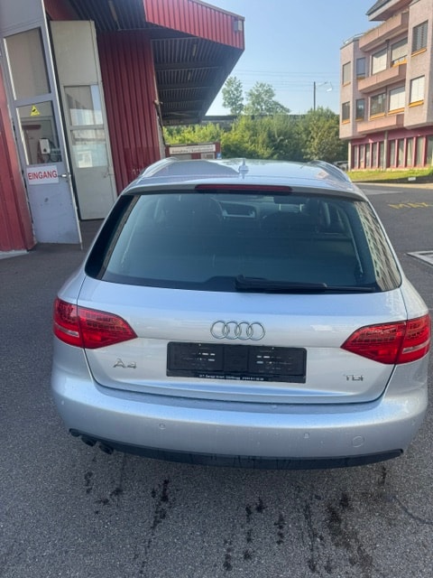 AUDI A4 Avant 2.0 TDI-image-2