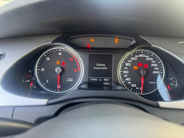 AUDI A4 Avant 2.0 TDI-image-7