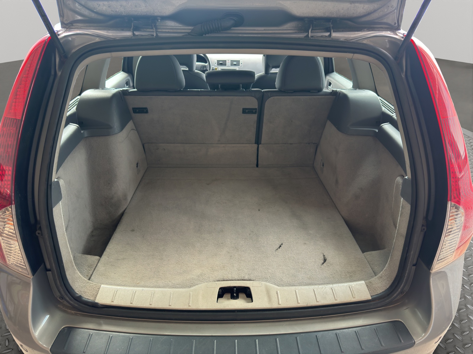 VOLVO V50 2.0D-image-13