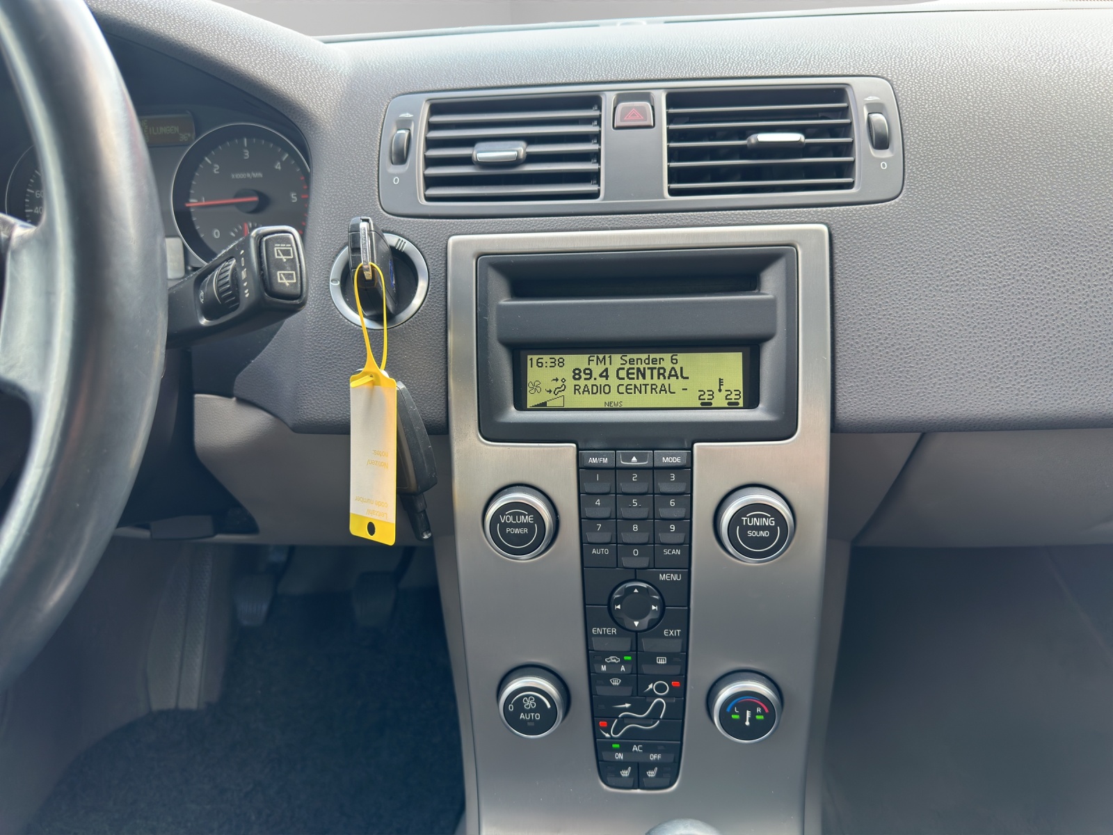 VOLVO V50 2.0D-image-11