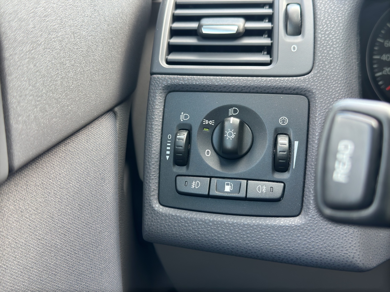 VOLVO V50 2.0D-image-15