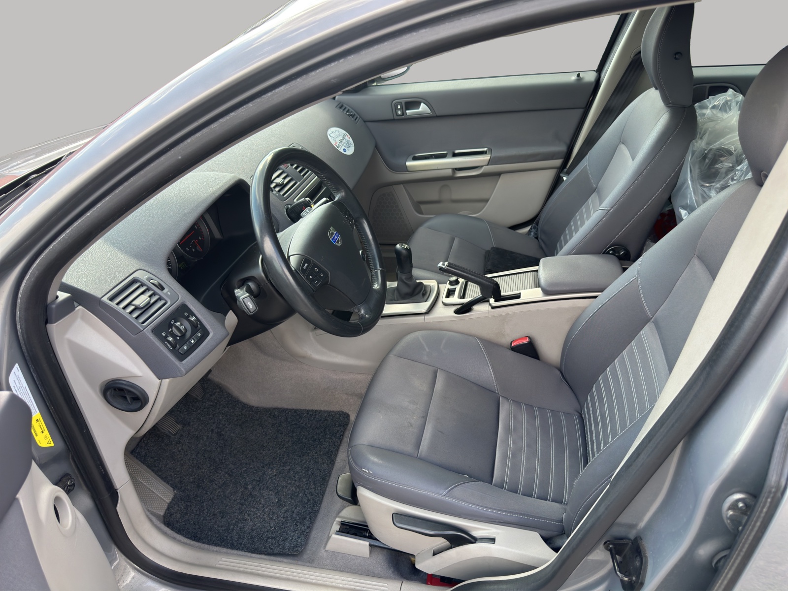 VOLVO V50 2.0D-image-18